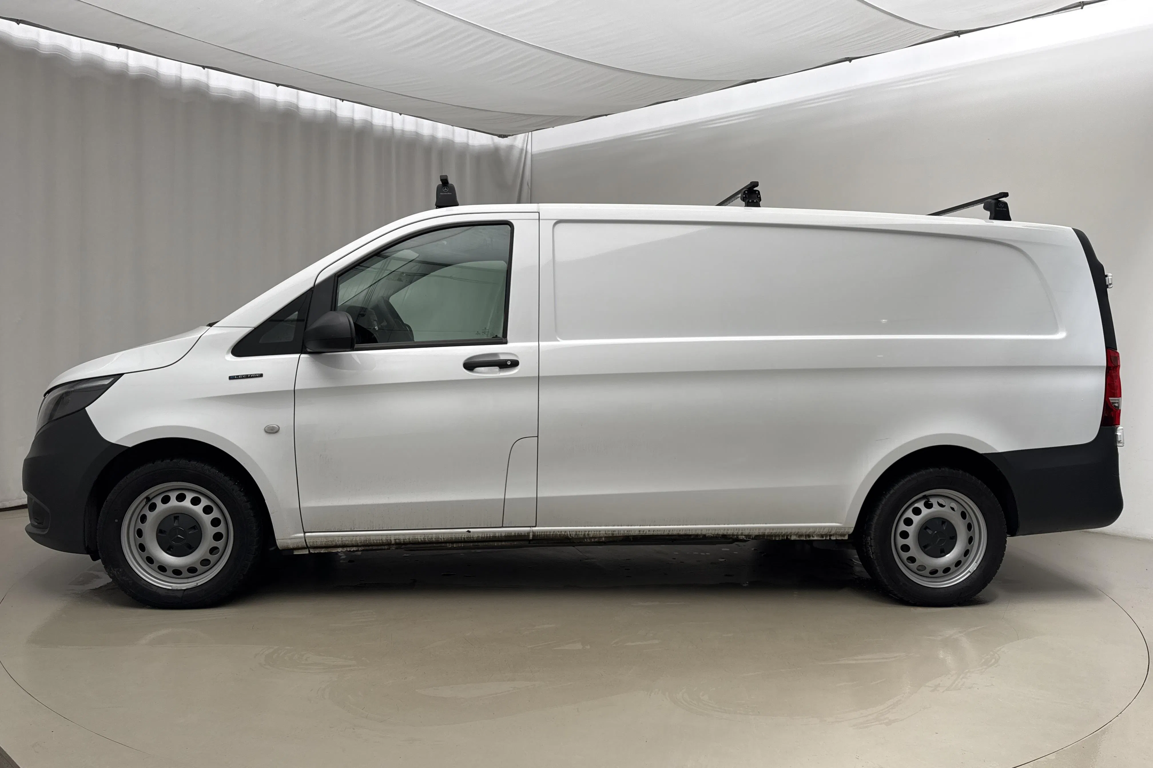 Presentationsfoto 2 av 18: Mercedes eVito Skåp 41kWh W447 (116hk) - 3 023 mil - Automat - vit - 2020