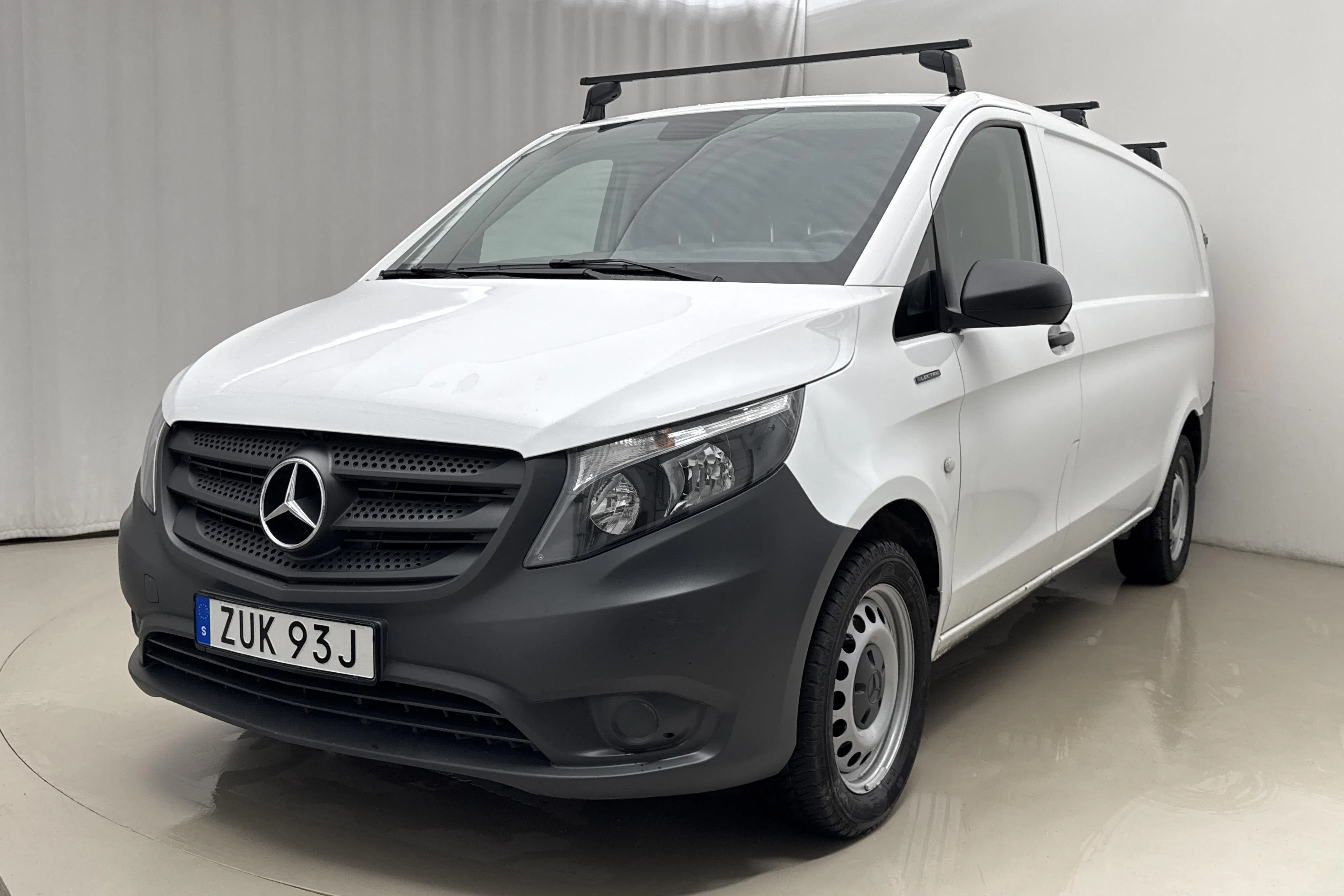 Presentationsfoto 1 av 18: Mercedes eVito Skåp 41kWh W447 (116hk) - 3 023 mil - Automat - vit - 2020
