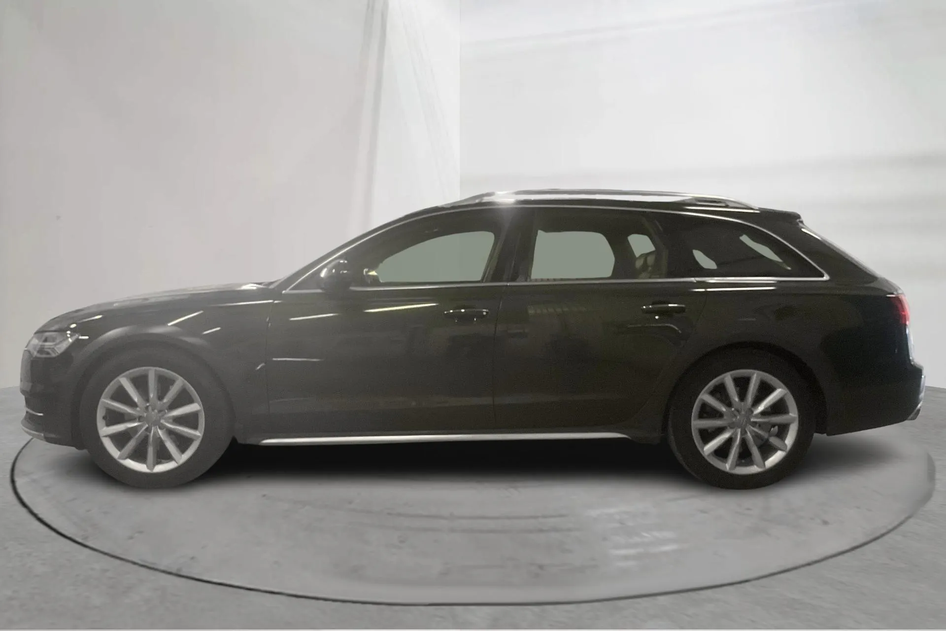 Presentationsfoto 2 av 15: Audi A6 Allroad 3.0 TDI quattro (218hk) - 42 002 mil - Automat - grön - 2017