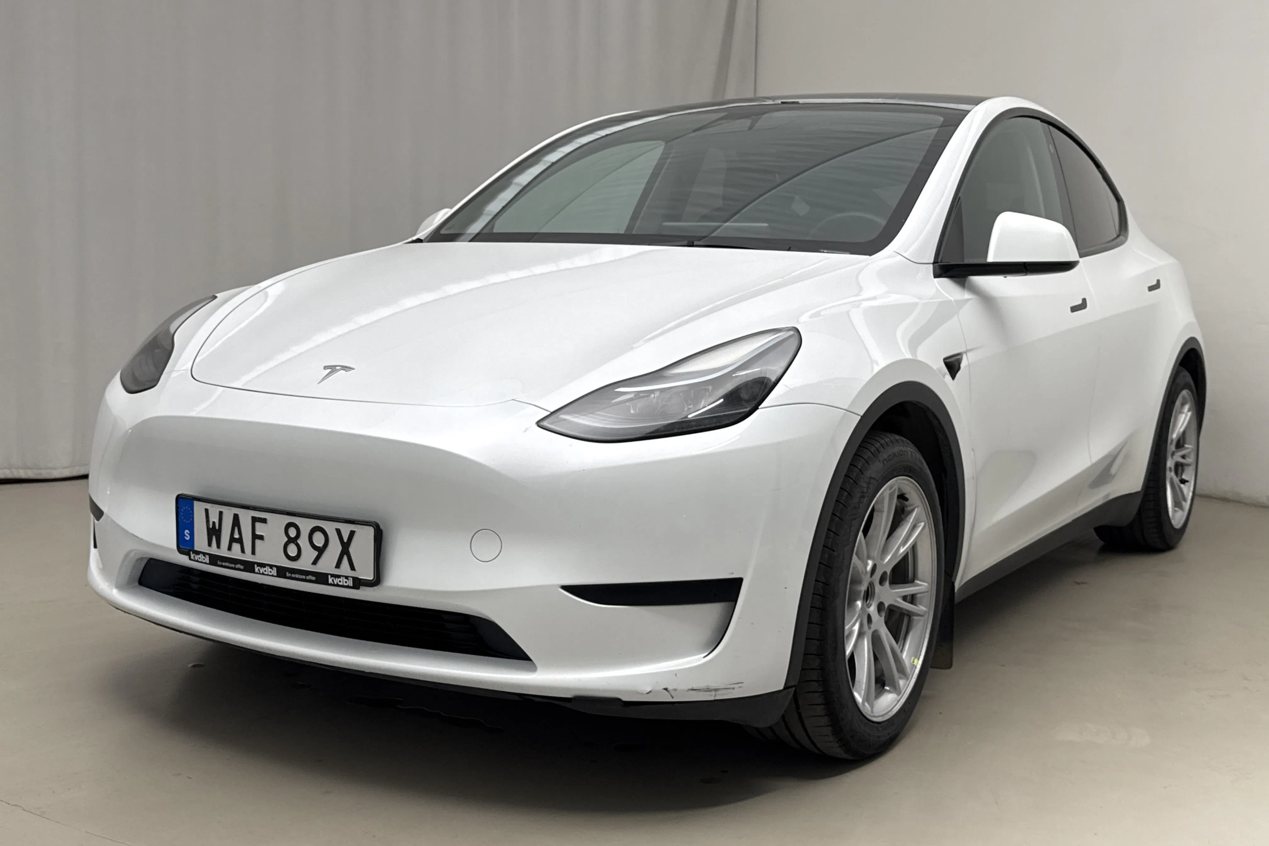 Presentationsfoto 1 av 24: Tesla Model Y RWD - 14 561 mil - Automat - vit - 2023
