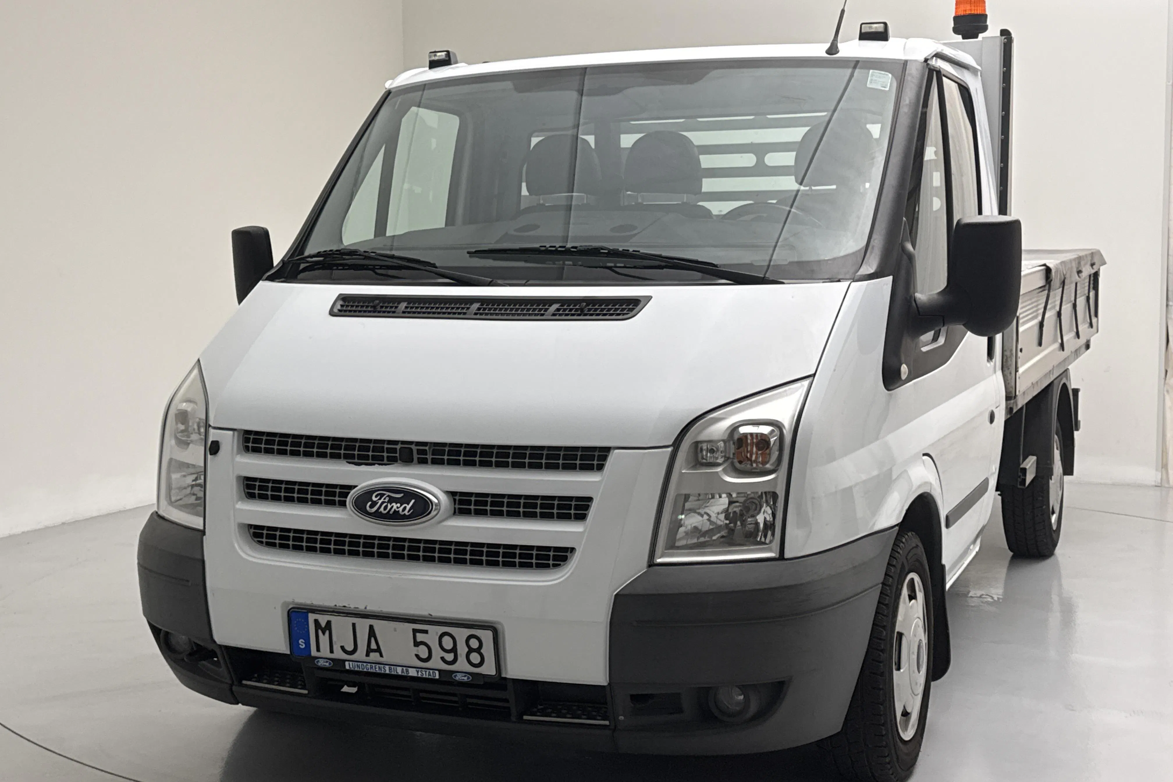 Presentation photo 1 of 11: Ford Transit 300 2.2 TDCi Pickup (100hk) - 95 510 km - Manual - white - 2012
