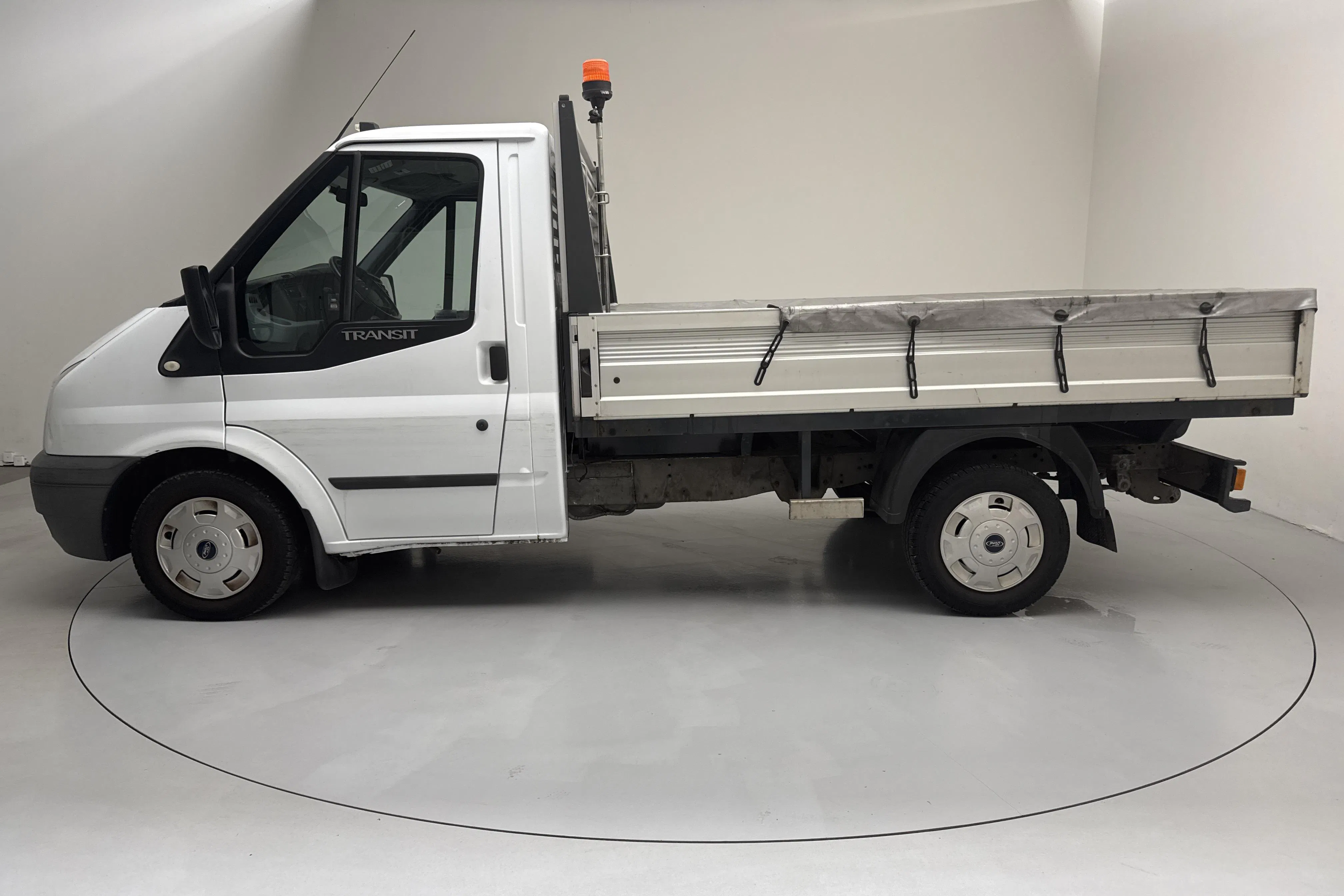 Presentation photo 2 of 11: Ford Transit 300 2.2 TDCi Pickup (100hk) - 95 510 km - Manual - white - 2012