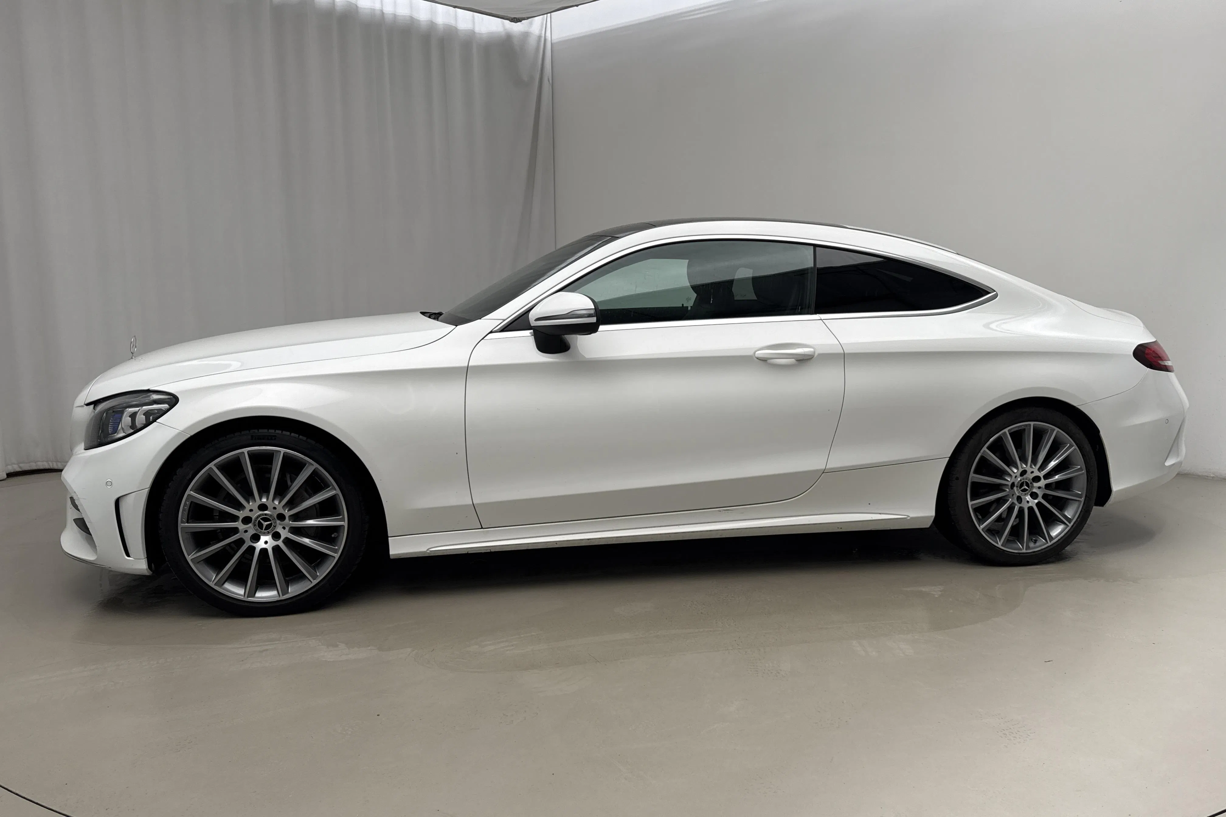 Presentation photo 2 of 22: Mercedes C 200 Coupé C205 (184hk) - 44 560 km - Automatic - white - 2021