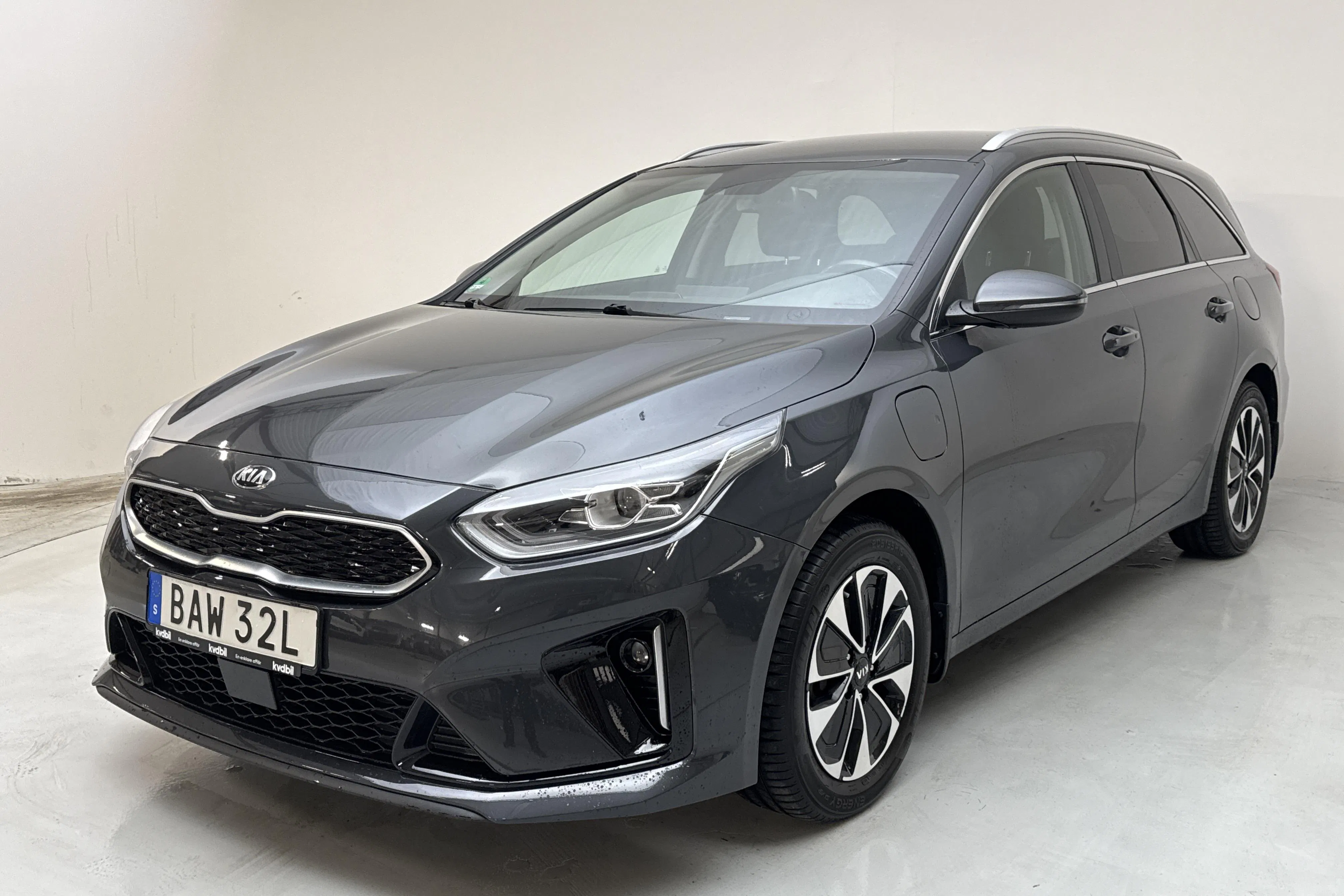 Presentation photo 1 of 17: KIA Ceed 1.6 Plug-in Hybrid SW (141hk) - 58 320 km - Automatic - gray - 2021