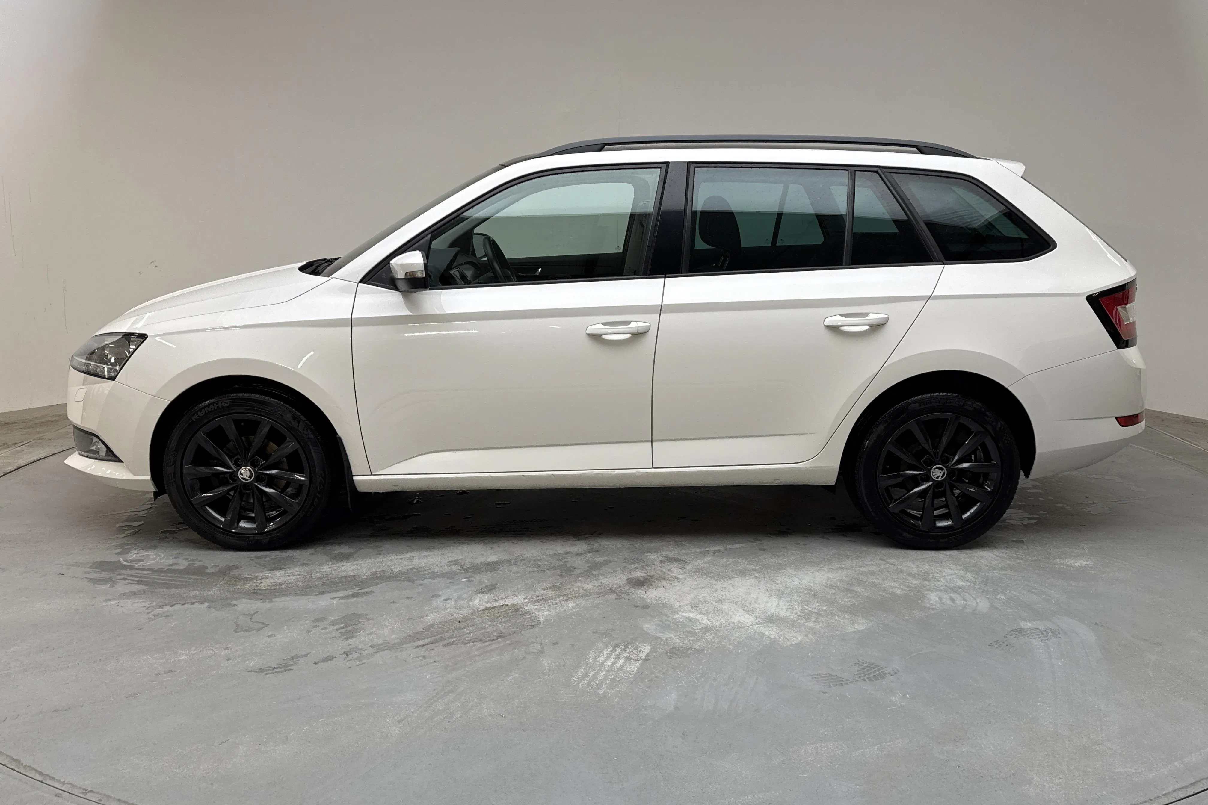 Presentationsfoto 2 av 12: Skoda Fabia 1.0 TSI Kombi (95hk) - 9 457 mil - Manuell - vit - 2019