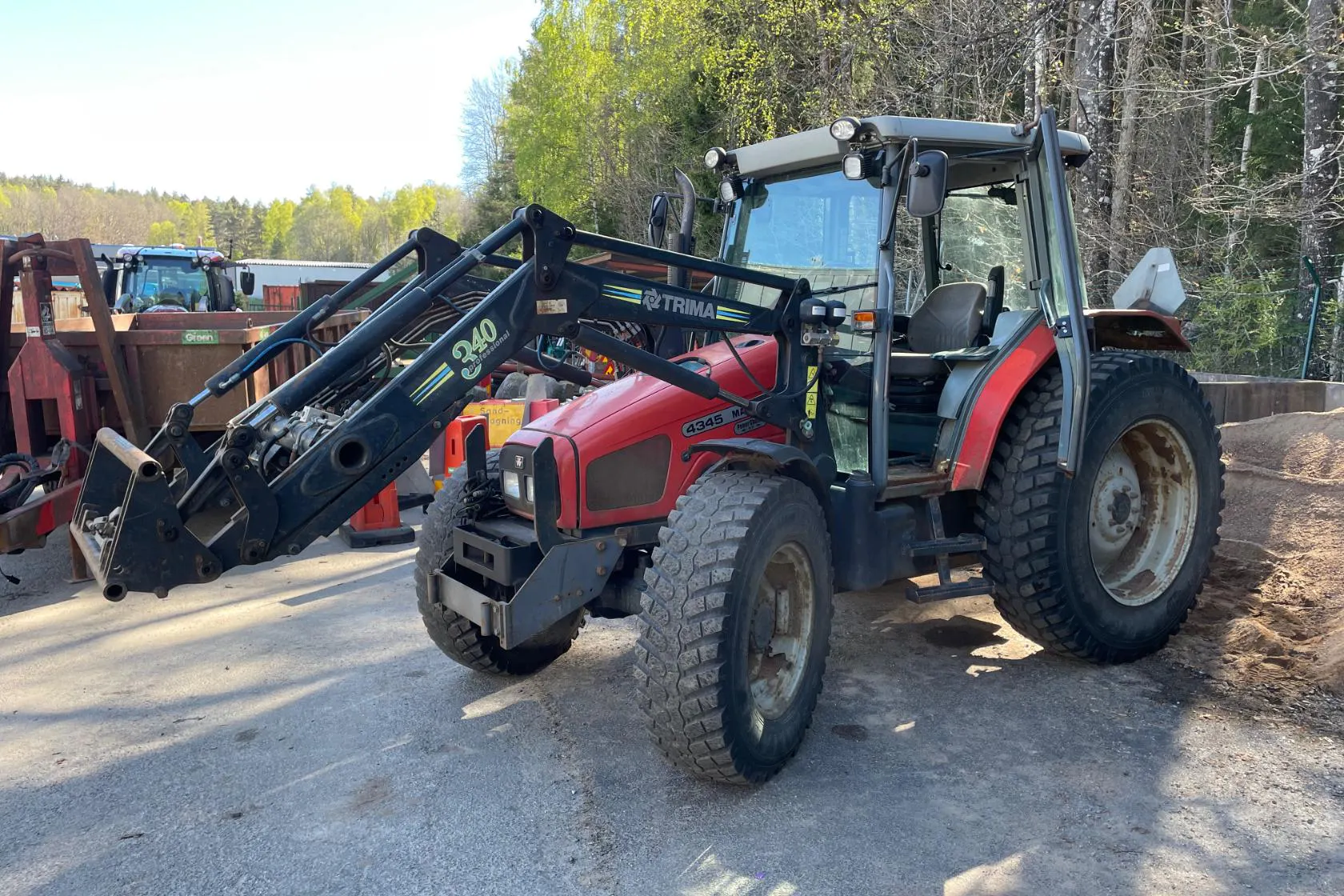 Presentation photo 1 of 65: Massey Ferguson MF 4345-4 - 0 km - Manual - red - 2002