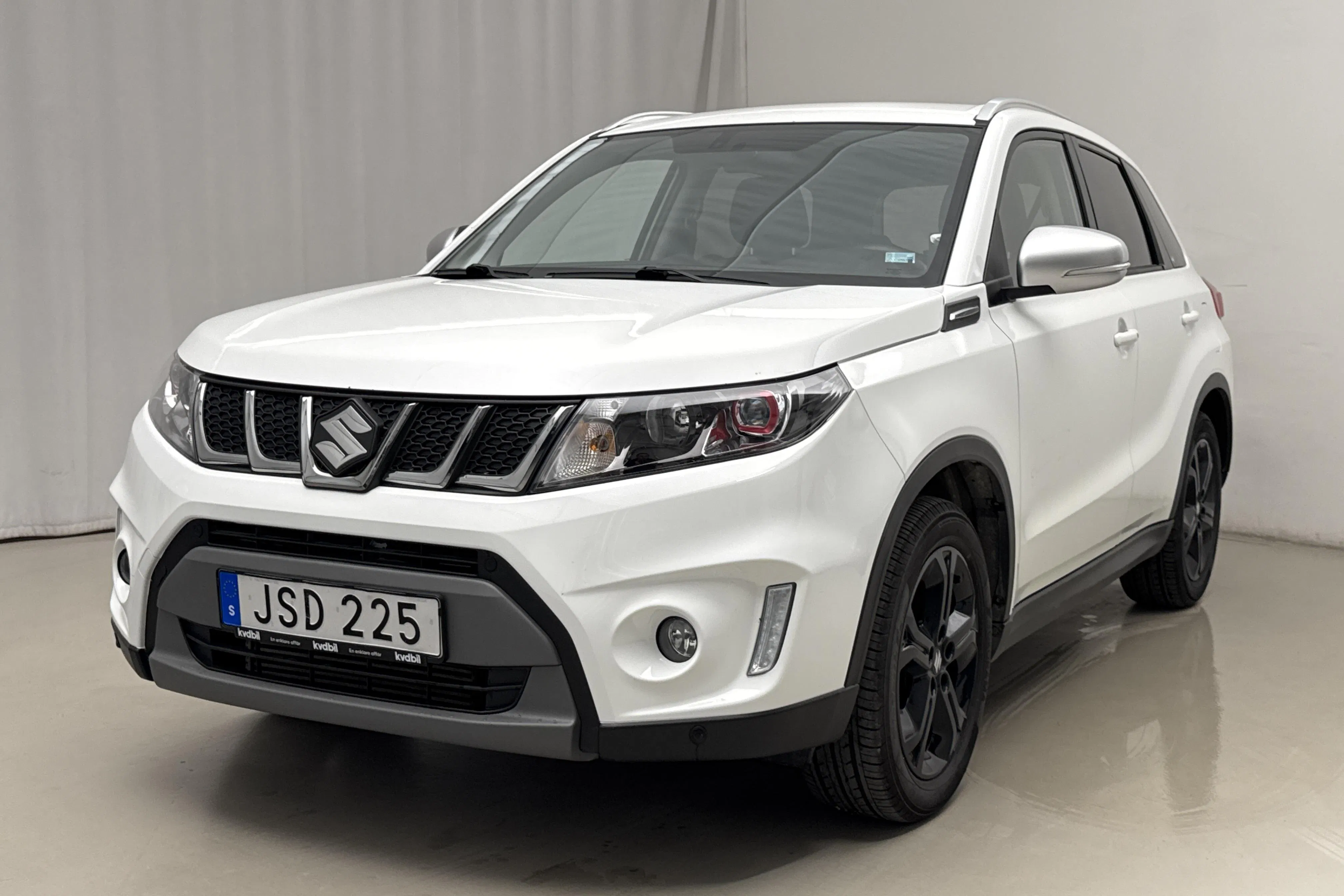 Presentationsfoto 1 av 18: Suzuki Vitara 1.4T Boosterjet Allgrip 4x4 (140hk) - 14 976 mil - Automat - vit - 2018