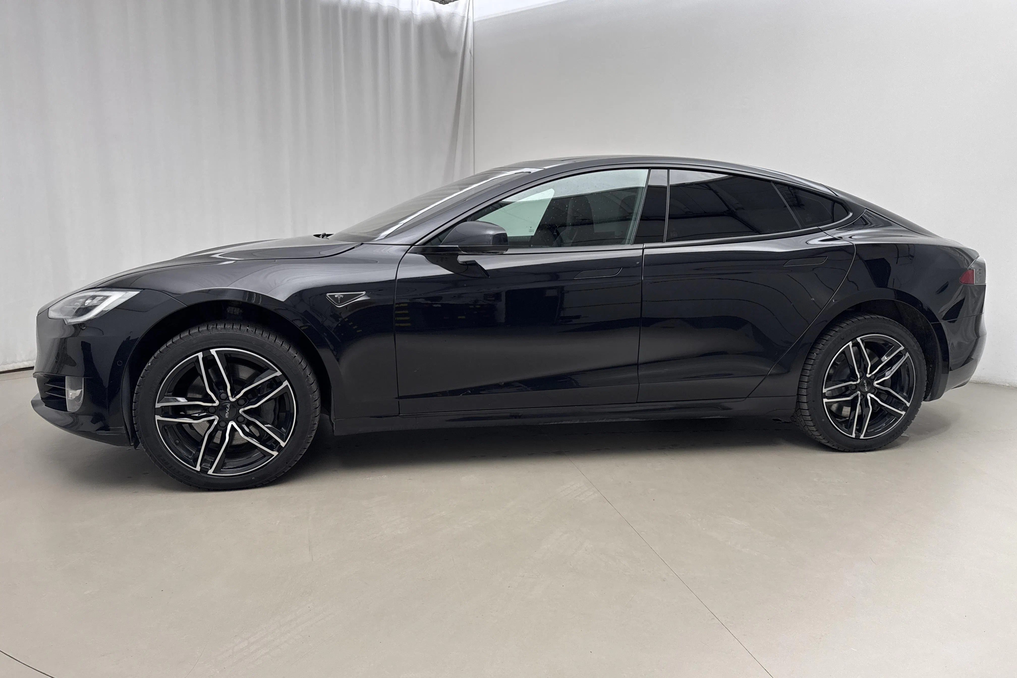 Presentation photo 2 of 25: Tesla Model S 90D - 134 870 km - Automatic - black - 2016