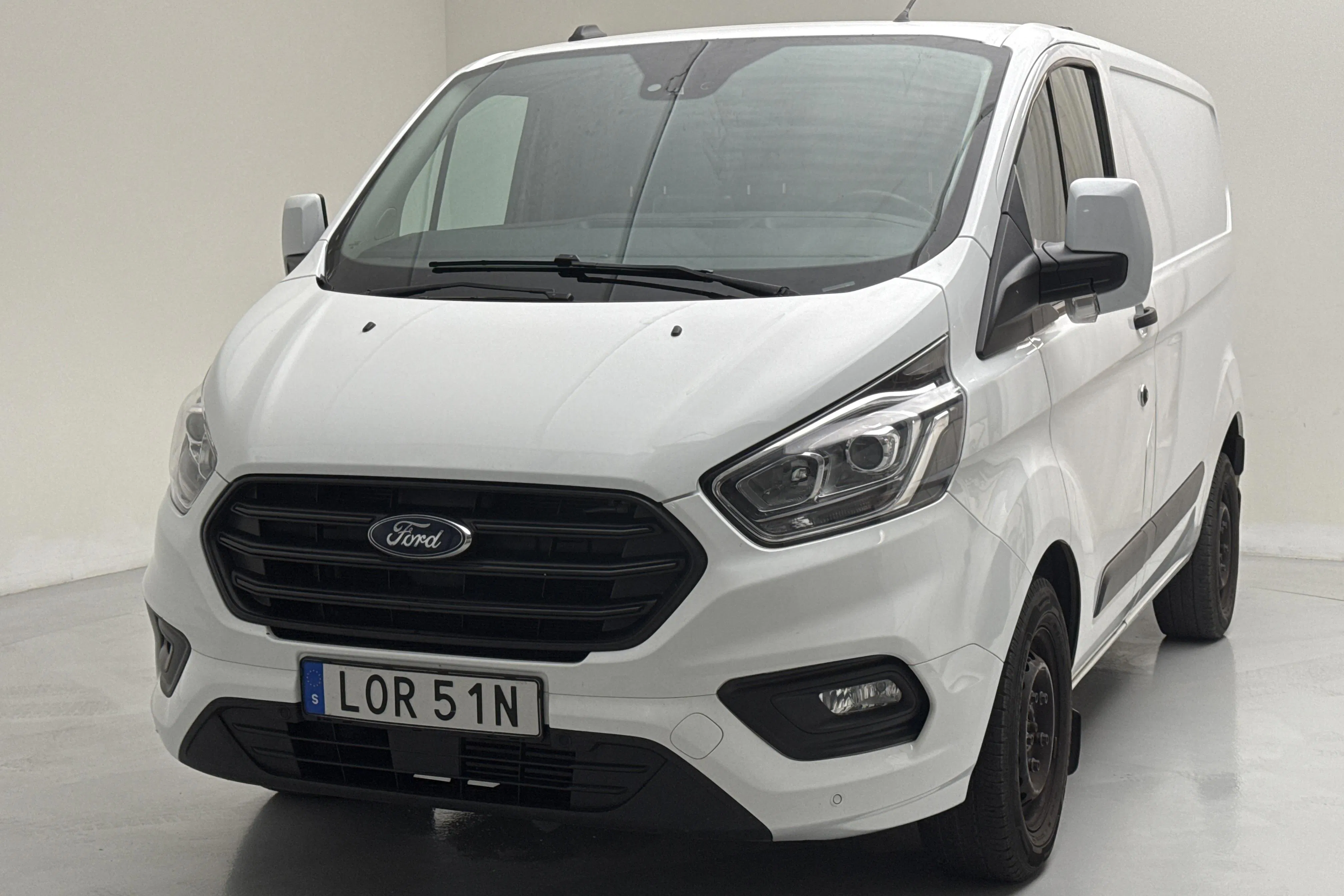 Presentationsfoto 1 av 14: Ford Transit Custom 280 MHEV (130hk) - 8 866 mil - Automat - vit - 2022