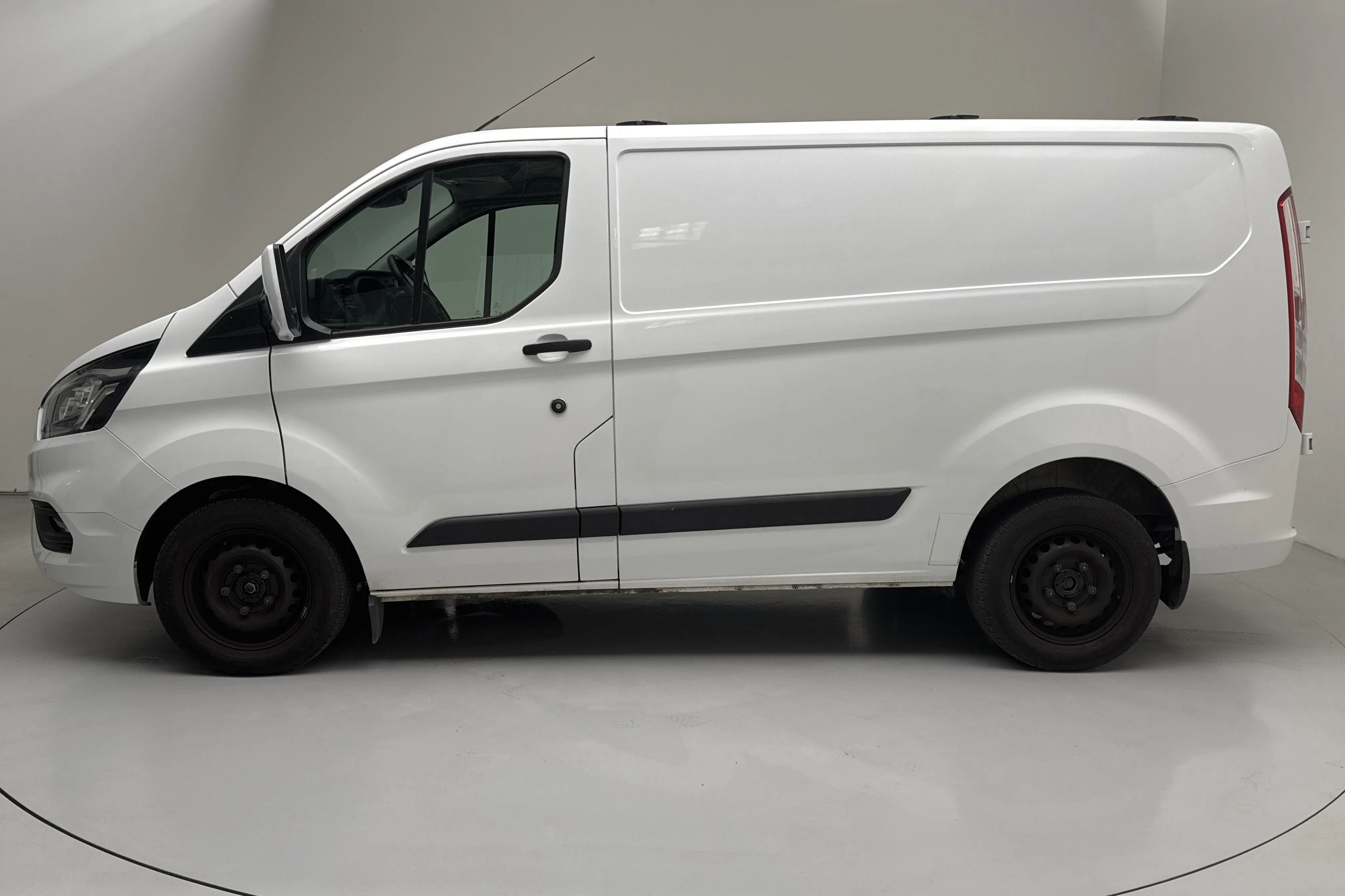Presentationsfoto 2 av 14: Ford Transit Custom 280 MHEV (130hk) - 8 866 mil - Automat - vit - 2022
