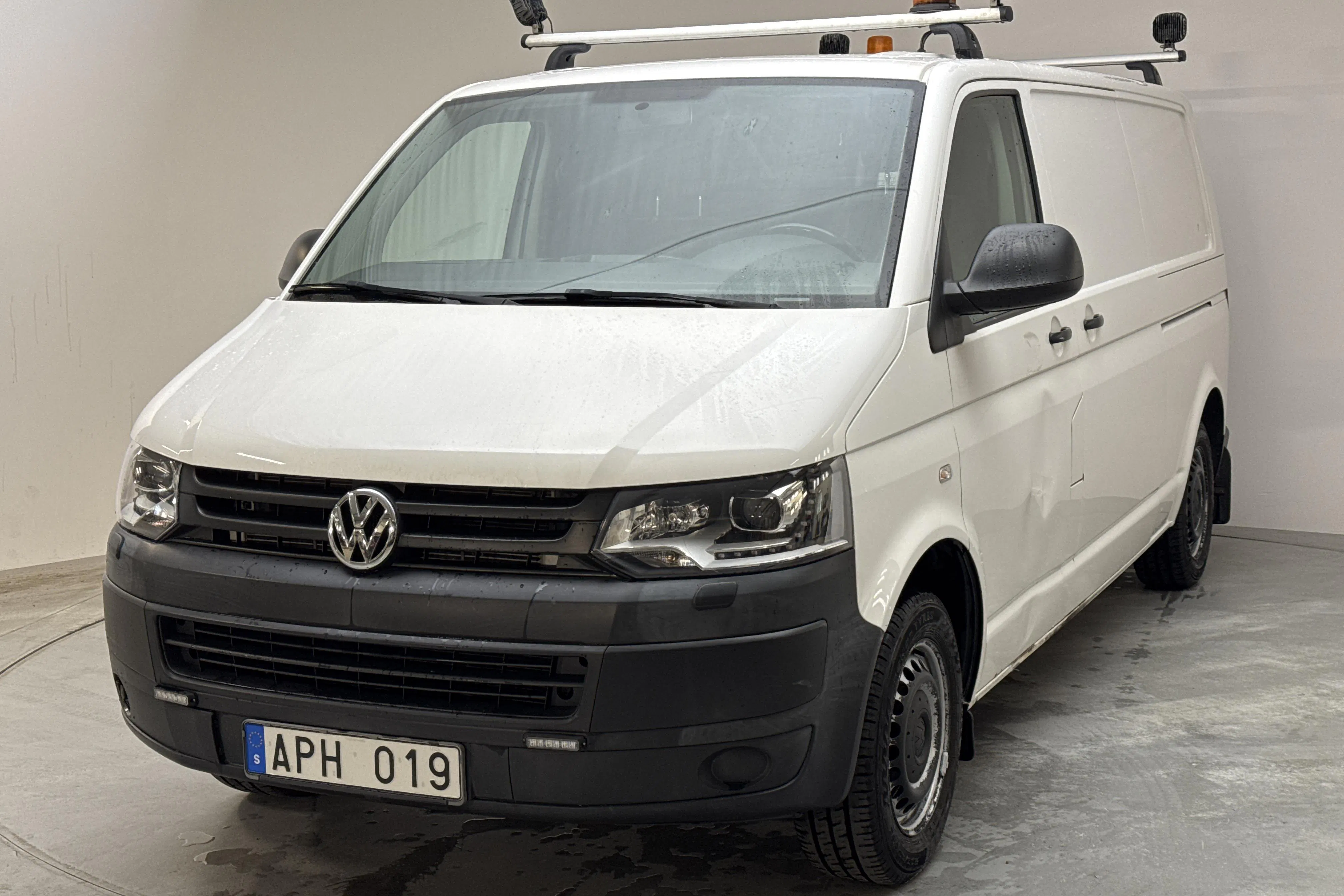Presentation photo 1 of 11: VW Transporter T5 2.0 TDI (140hk) - 110 390 km - Automatic - white - 2014