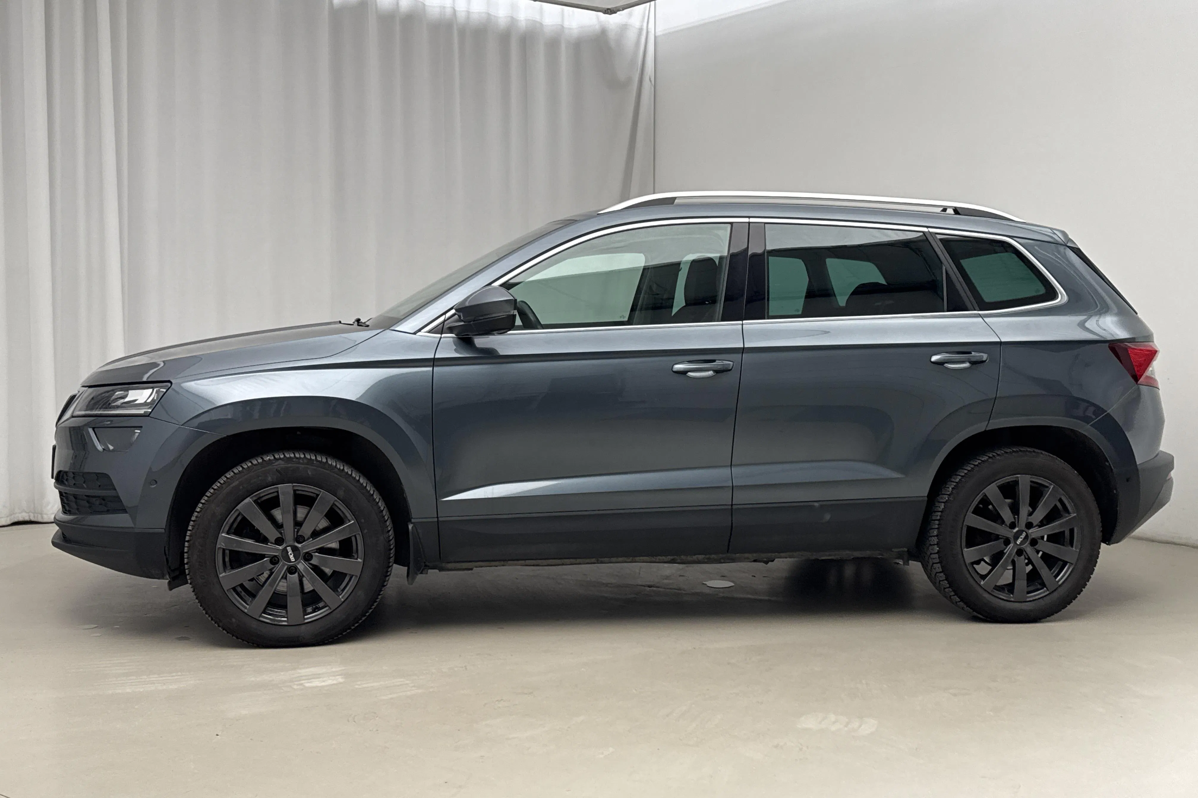Presentationsfoto 2 av 23: Skoda Karoq 2.0 TDI 4X4 (150hk) - 13 215 mil - Automat - grå - 2018