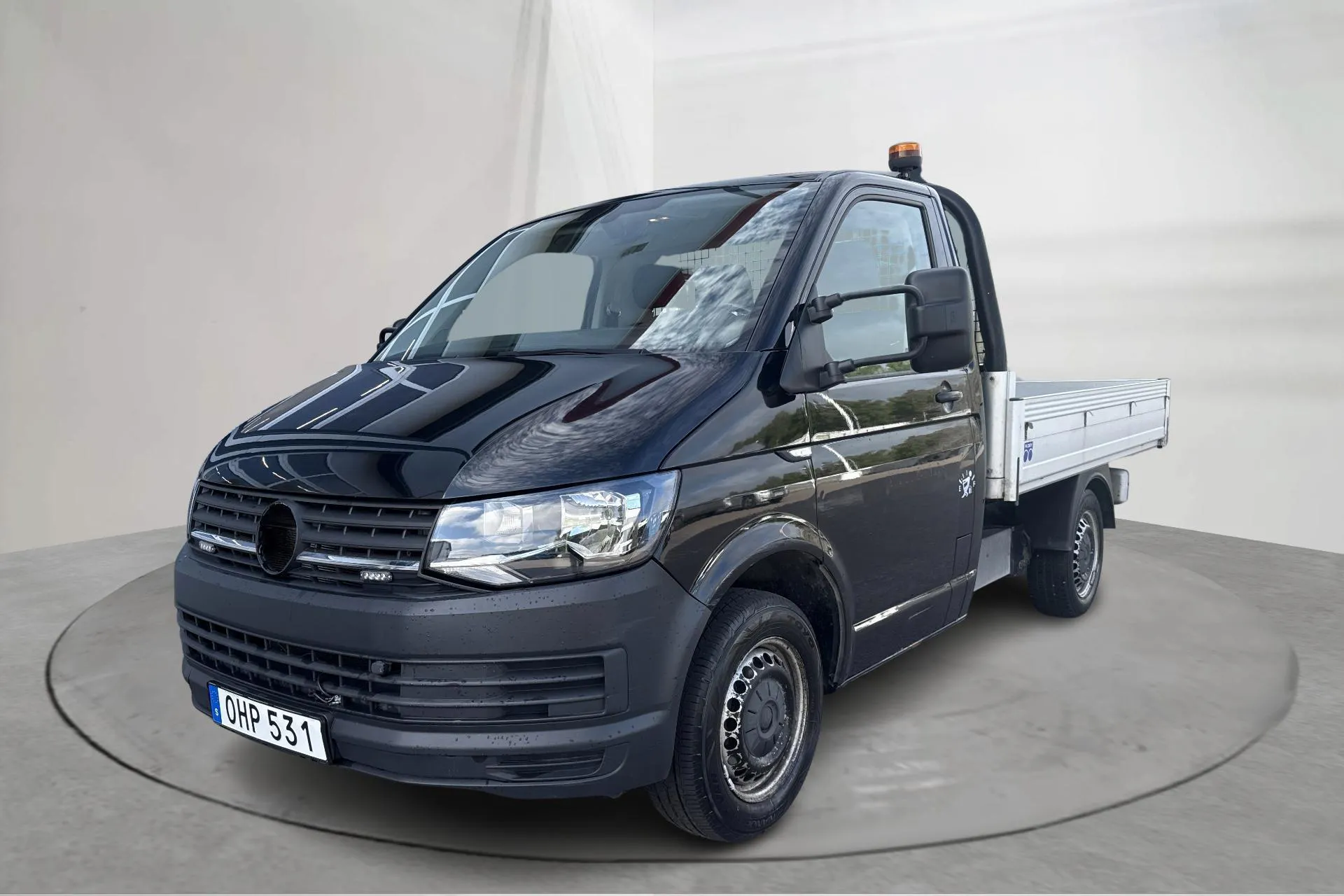 Presentationsfoto 1 av 14: VW Transporter T6 2.0 TDI BMT (102hk) - 14 253 mil - Manuell - svart - 2017