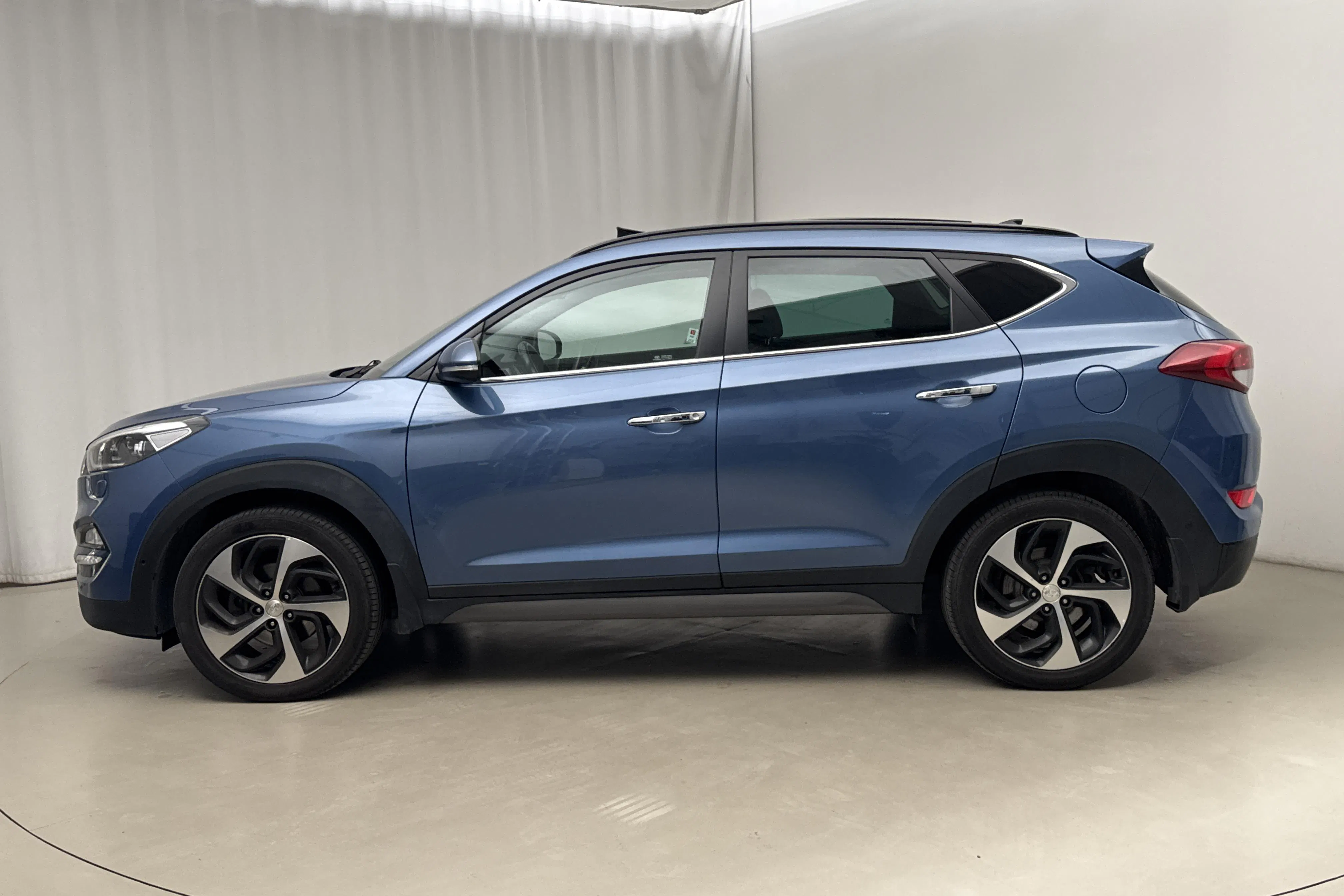Presentation photo 2 of 19: Hyundai Tucson 1.6 T-GDI 4WD (177hk) - 184 820 km - Automatic - blue - 2016