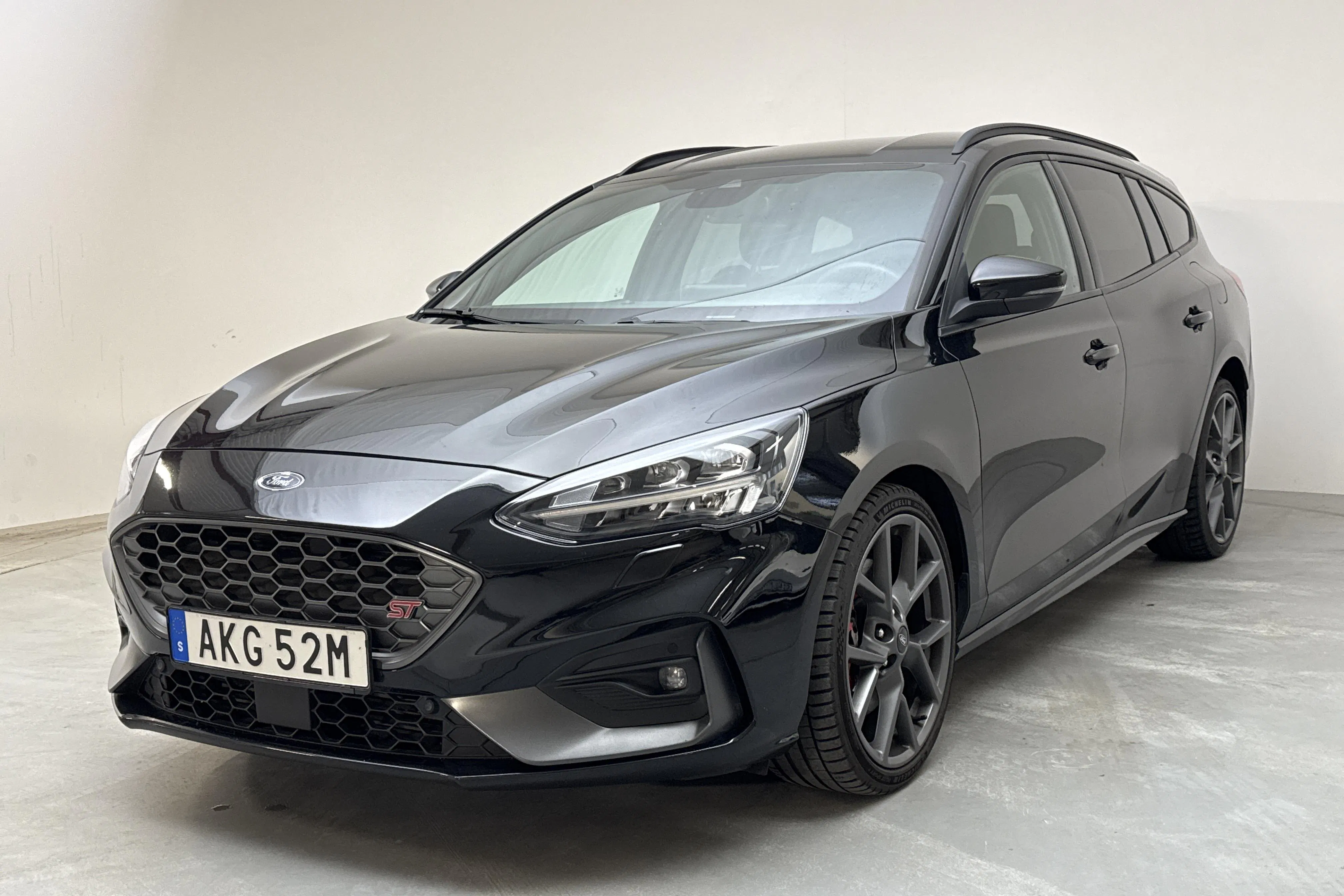 Presentationsfoto 1 av 17: Ford Focus 2.3 ST EcoBoost Kombi (280hk) - 9 254 mil - Manuell - svart - 2020