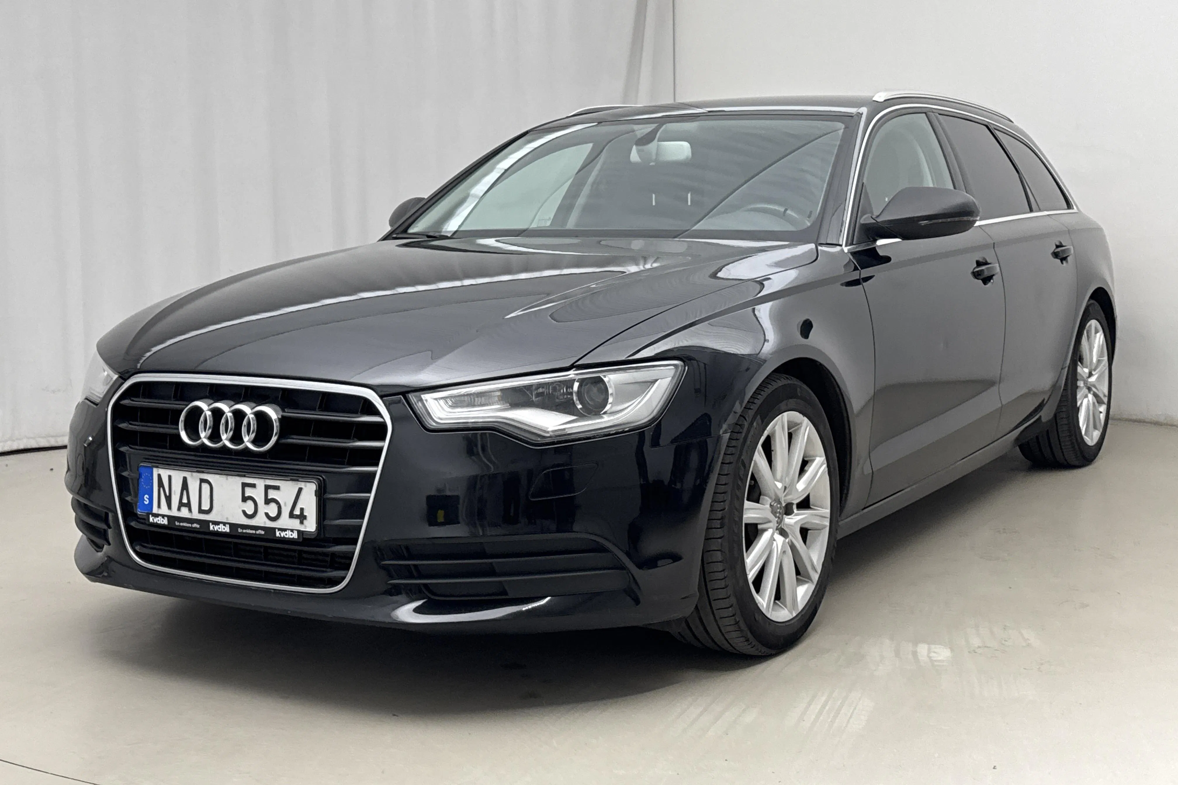 Presentationsfoto 1 av 15: Audi A6 2.0 TDI Avant (177hk) - 17 180 mil - Automat - svart - 2013