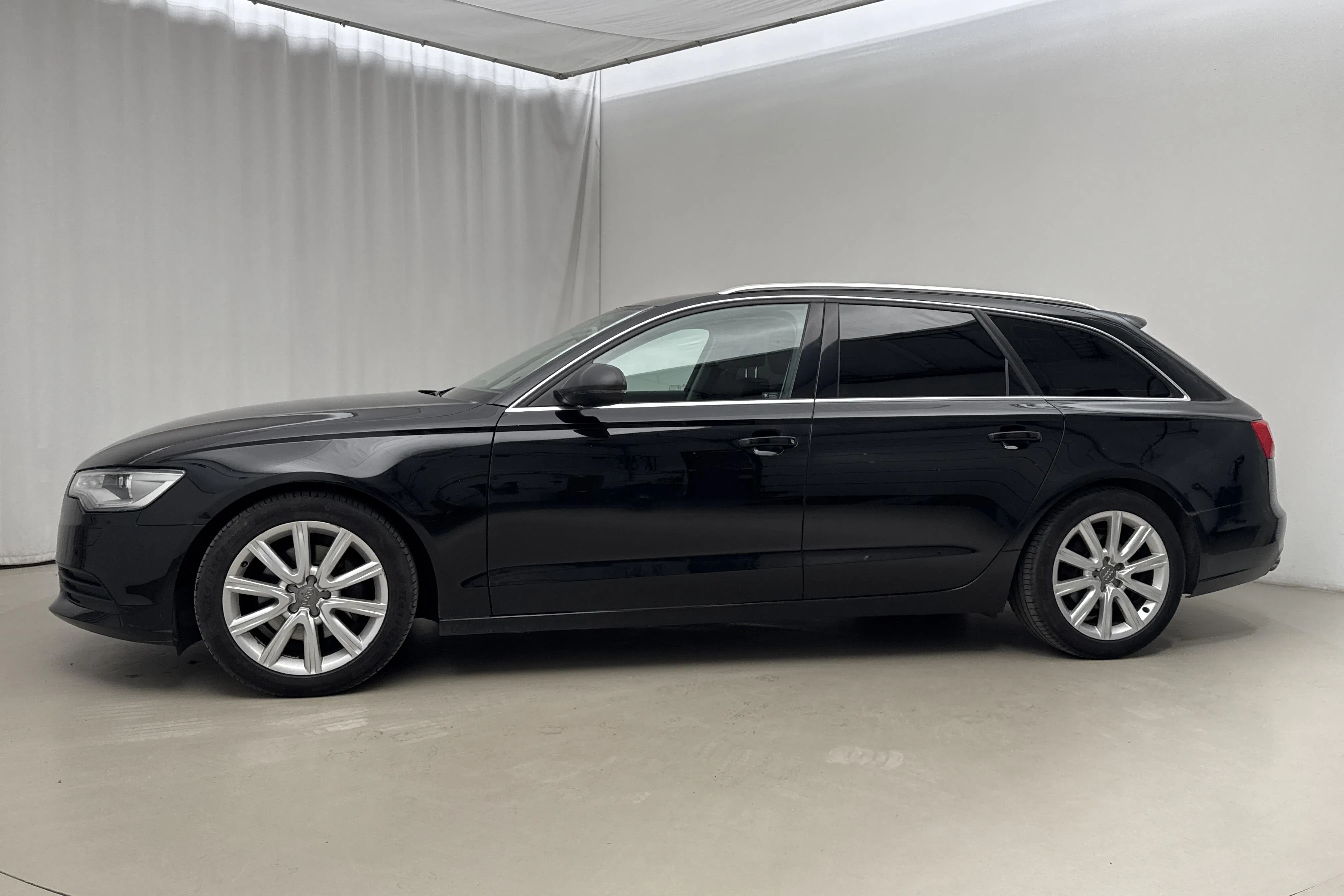 Presentationsfoto 2 av 15: Audi A6 2.0 TDI Avant (177hk) - 17 180 mil - Automat - svart - 2013