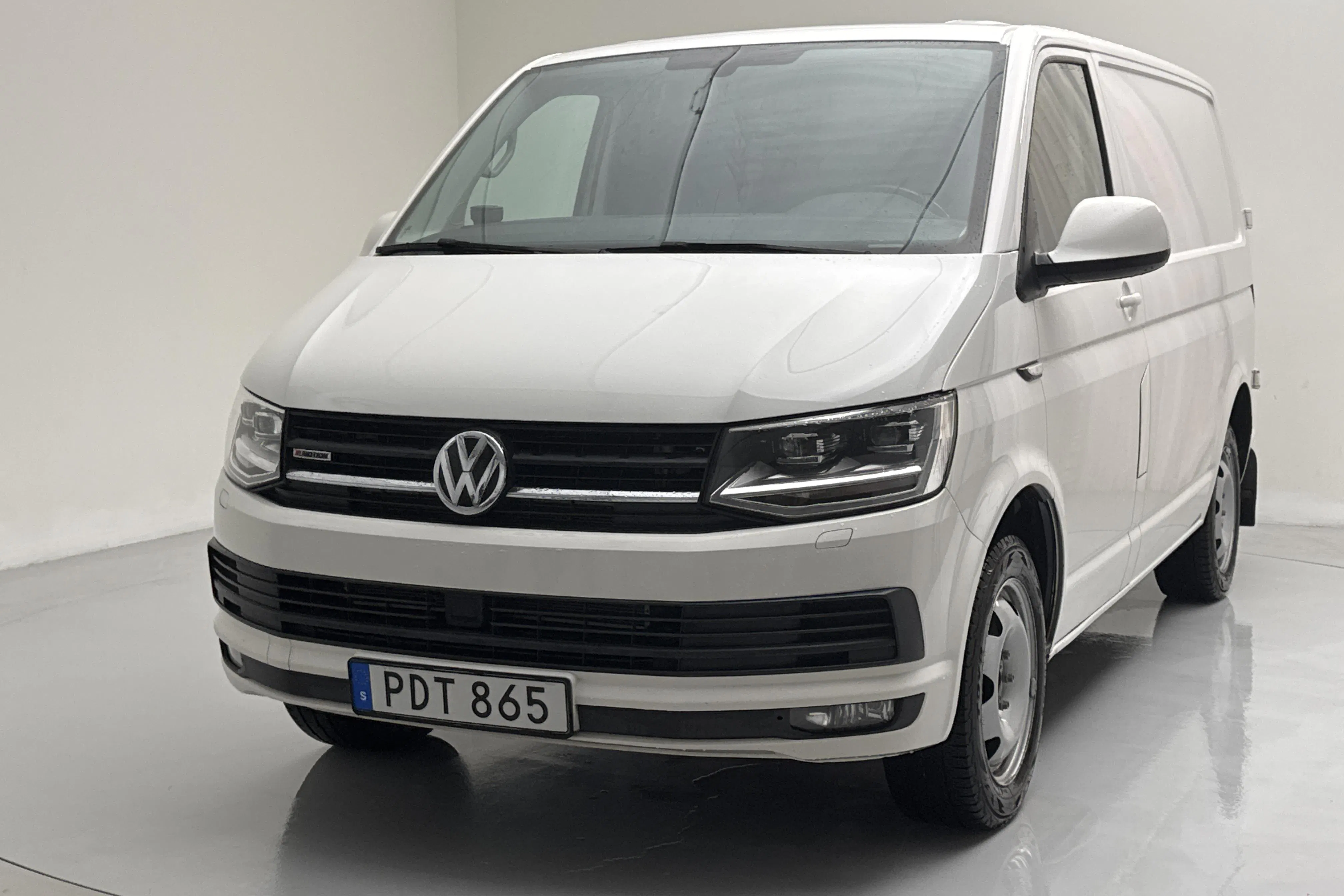 Presentationsfoto 1 av 12: VW Transporter T6 2.0 TDI BMT 4MOTION (204hk) - 20 611 mil - Automat - vit - 2017