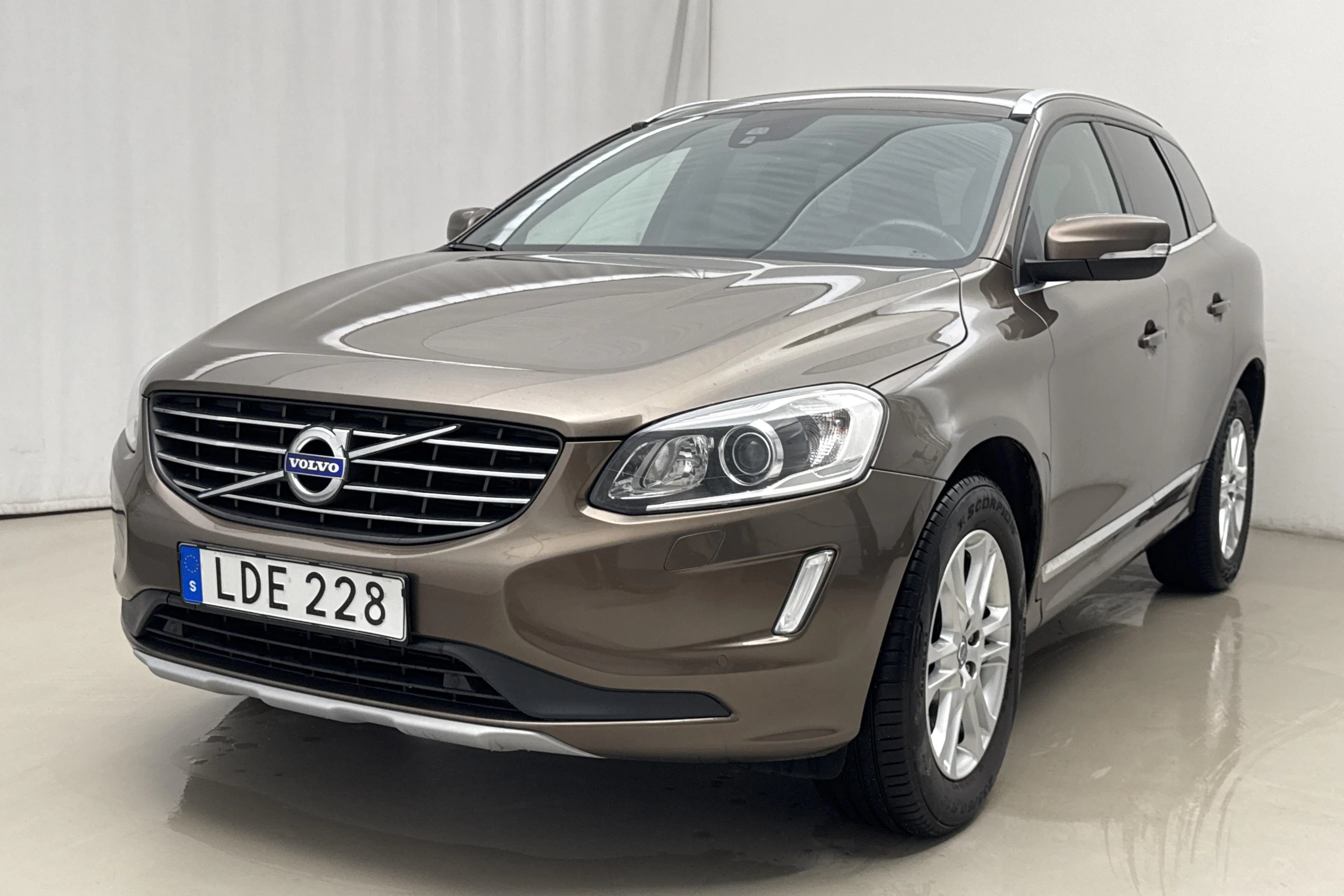 Presentationsfoto 1 av 21: Volvo XC60 D4 AWD (190hk) - 21 354 mil - Automat - brun - 2016