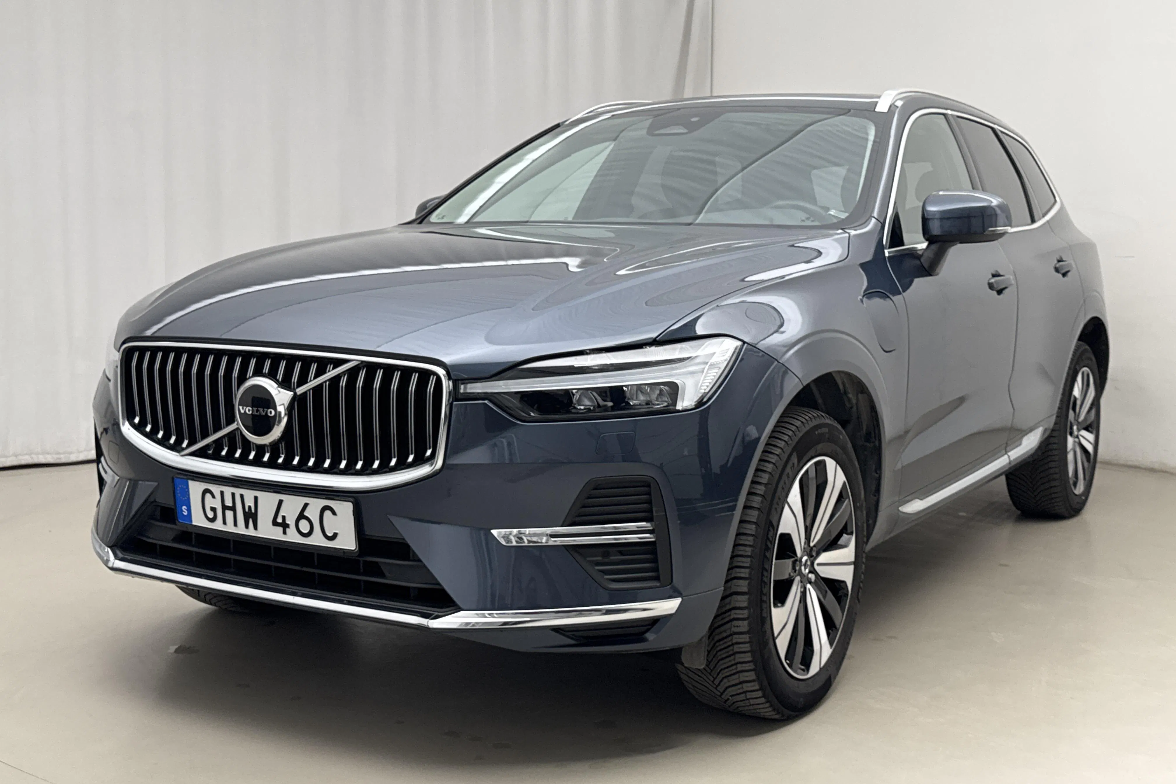 Presentationsfoto 1 av 25: Volvo XC60 T6 AWD Recharge (350hk) - 7 659 mil - Automat - Dark Blue - 2023