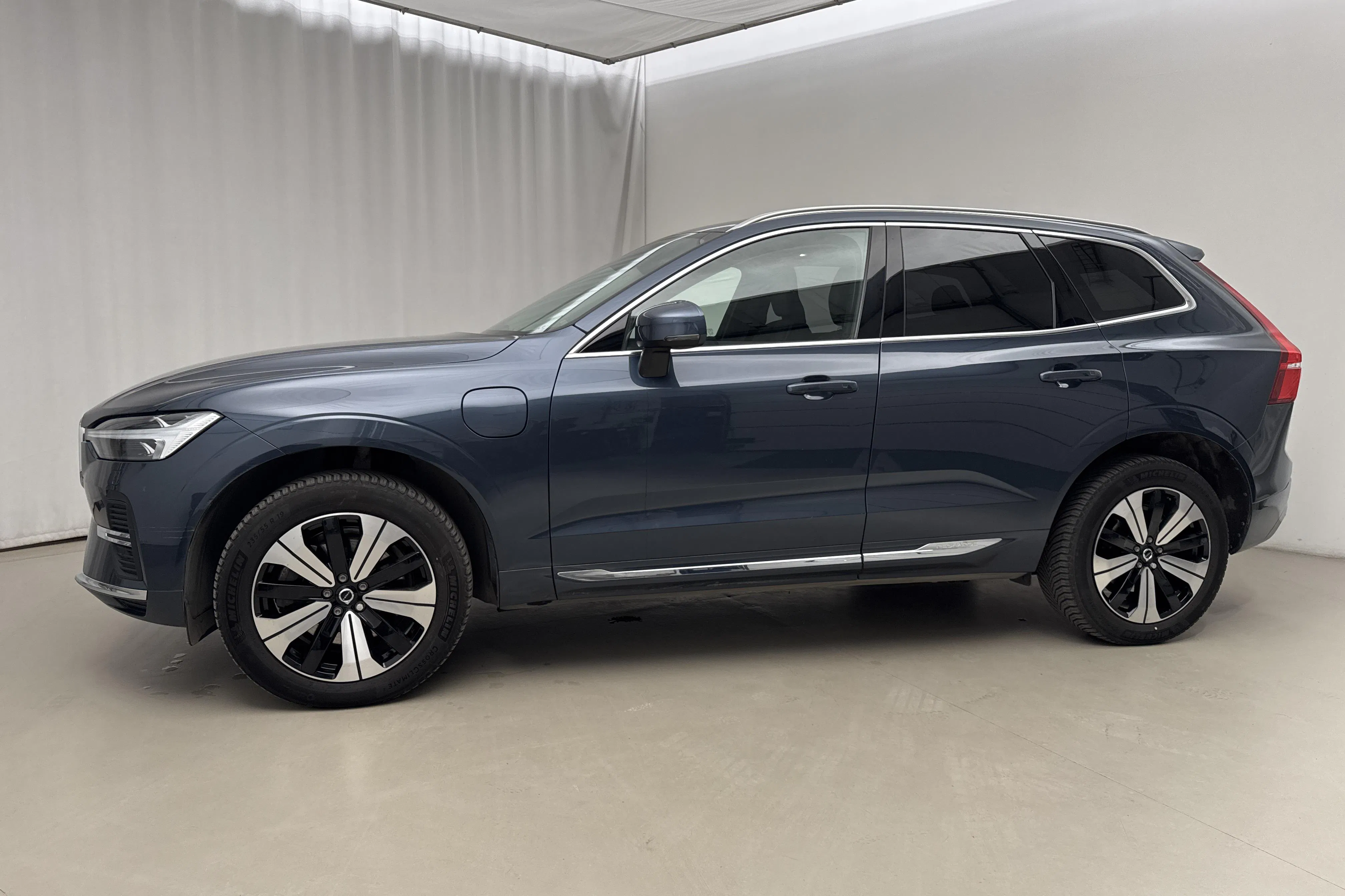 Presentationsfoto 2 av 25: Volvo XC60 T6 AWD Recharge (350hk) - 7 659 mil - Automat - Dark Blue - 2023