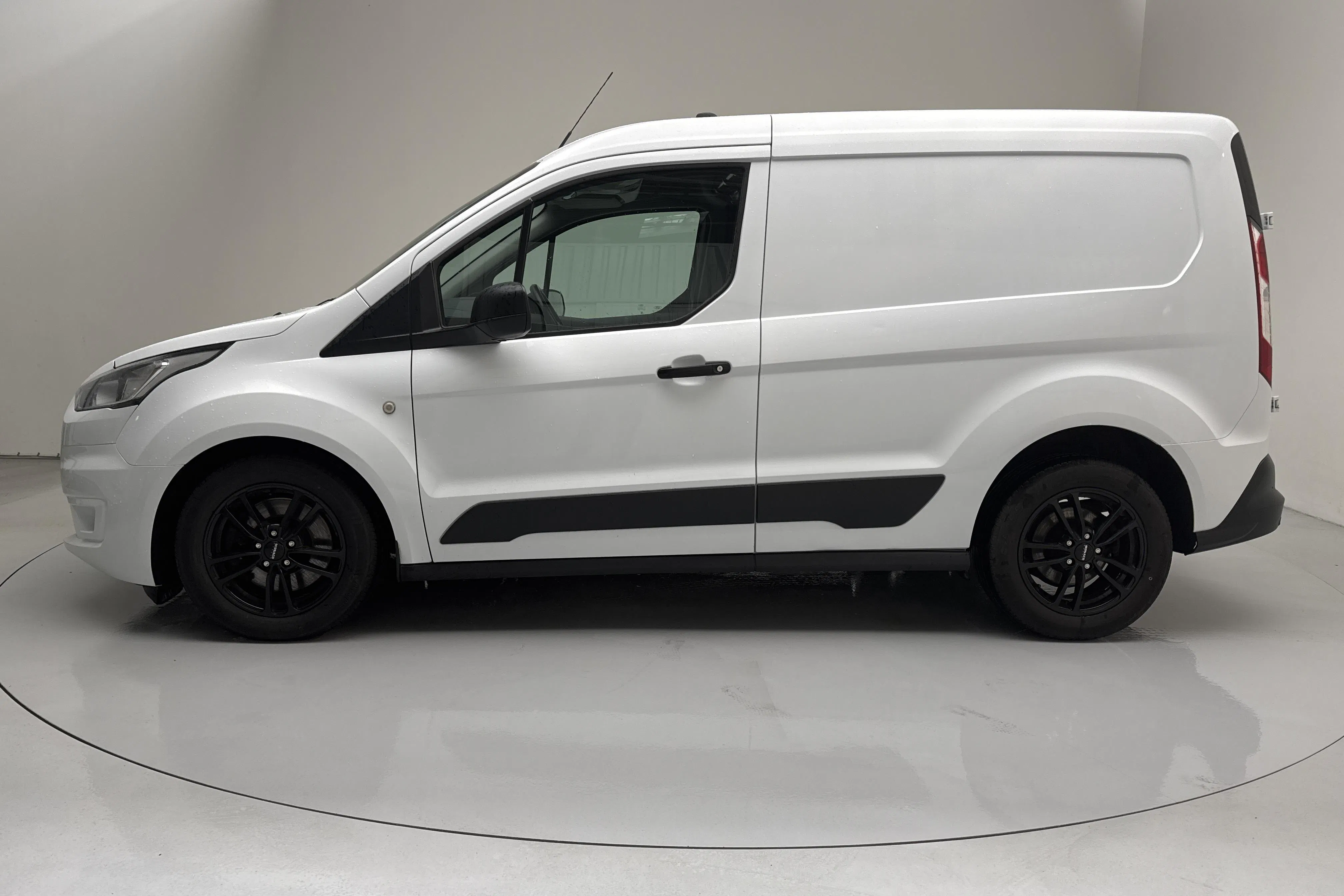 Presentationsfoto 2 av 13: Ford Transit Connect 1.5 EcoBlue (100hk) - 10 626 mil - Automat - vit - 2019