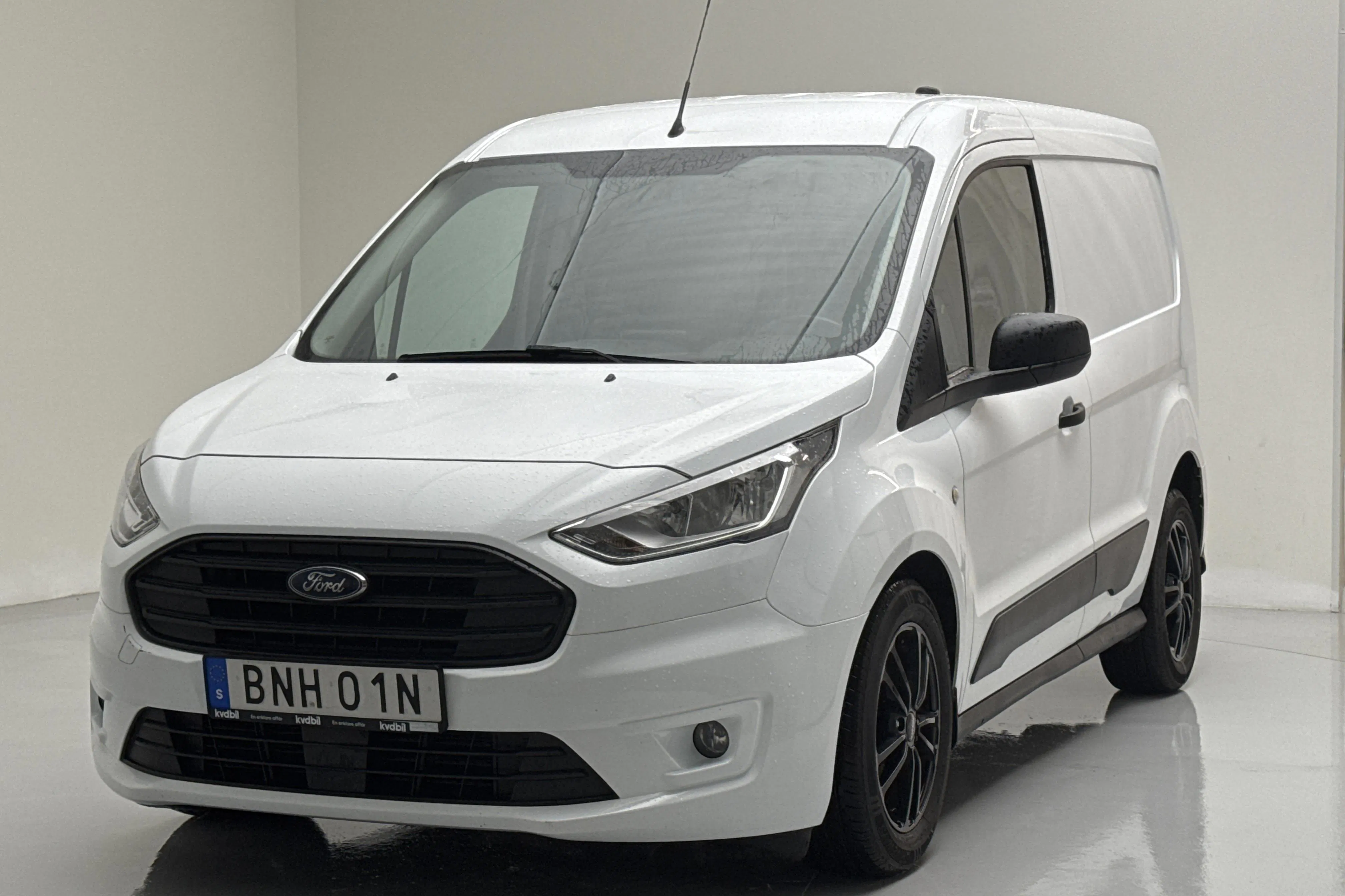 Presentationsfoto 1 av 13: Ford Transit Connect 1.5 EcoBlue (100hk) - 10 626 mil - Automat - vit - 2019