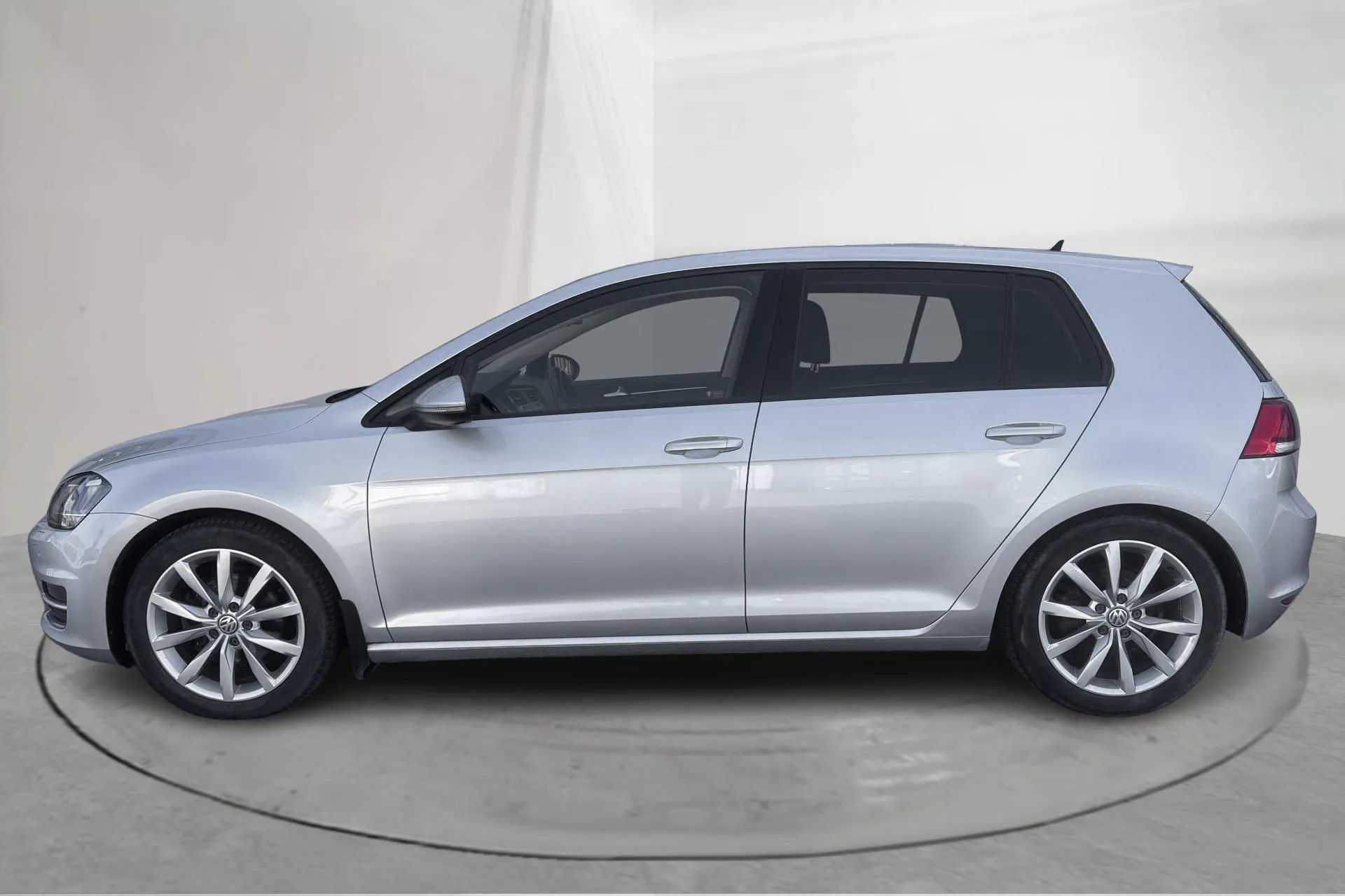 Presentationsfoto 2 av 14: VW Golf VII 1.4 TSI 5dr (140hk) - 15 247 mil - Automat - silver - 2013