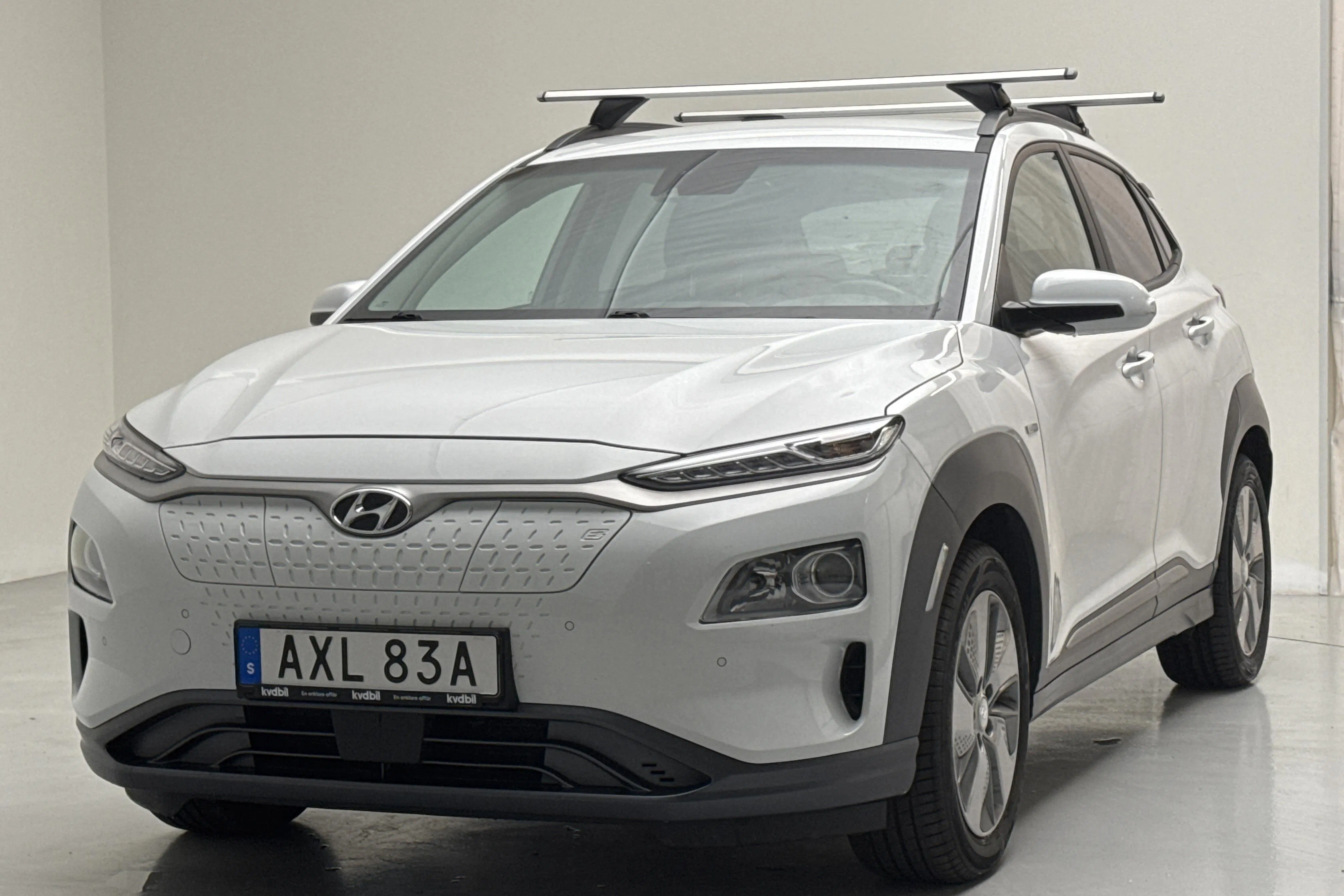 Presentationsfoto 1 av 16: Hyundai Kona Electric Long Range 64kWh (204hk) - 12 024 mil - Automat - vit - 2020