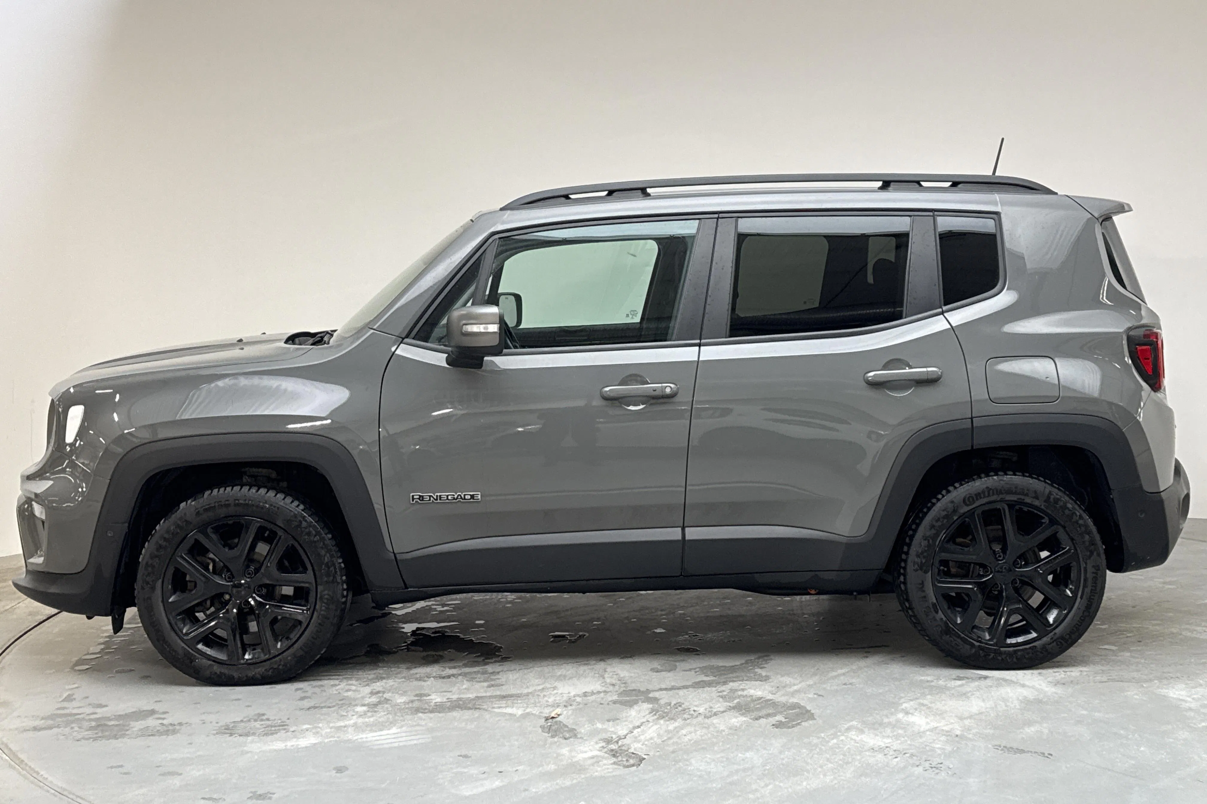 Presentationsfoto 2 av 13: Jeep Renegade 1.3 PHEV 4WD (190hk) - 9 215 mil - Automat - grå - 2020