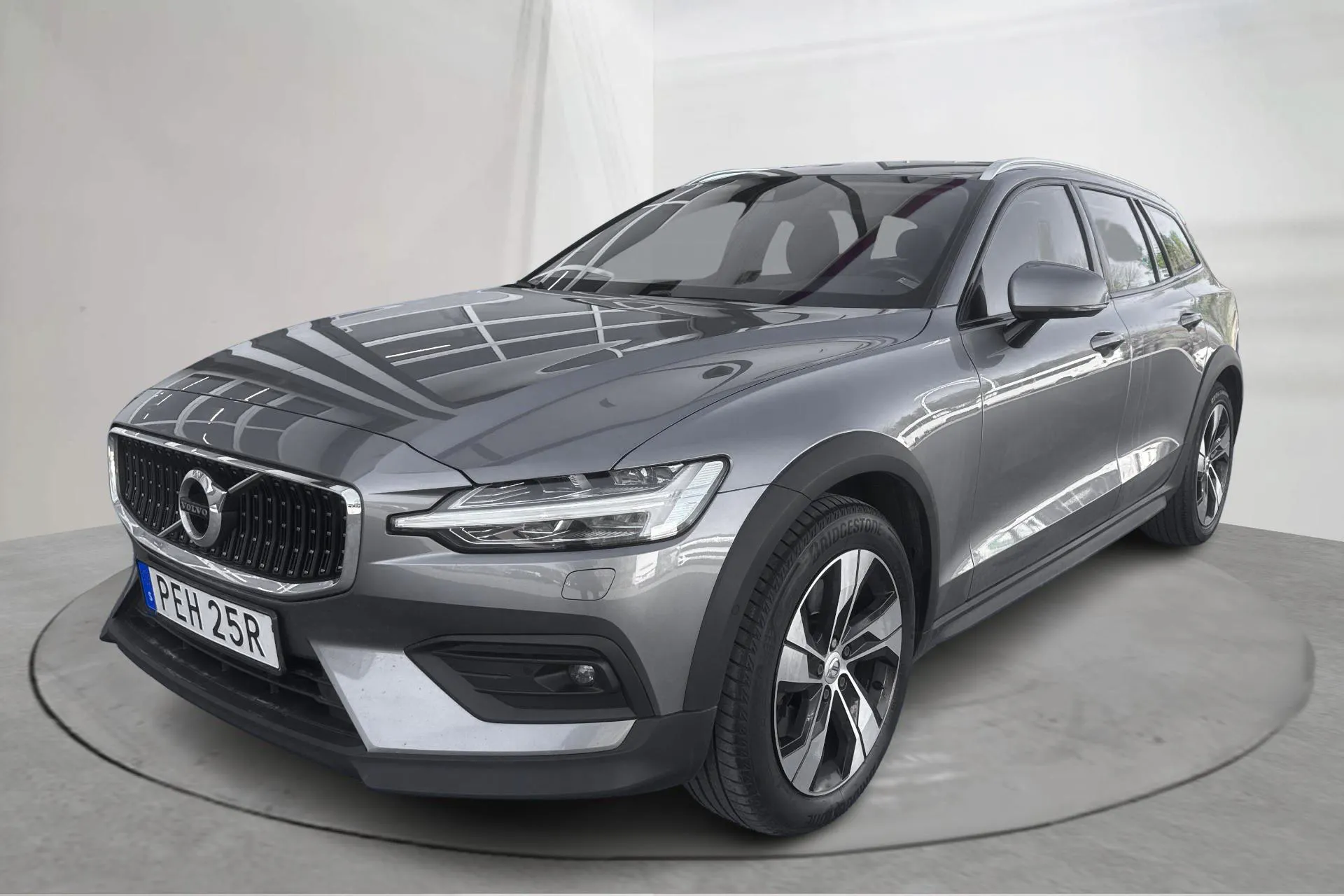 Præsentationsfoto 1 af 19: Volvo V60 D4 Cross Country AWD (190hk) - 180 990 kilometer - Salgsautomat - grå - 2019