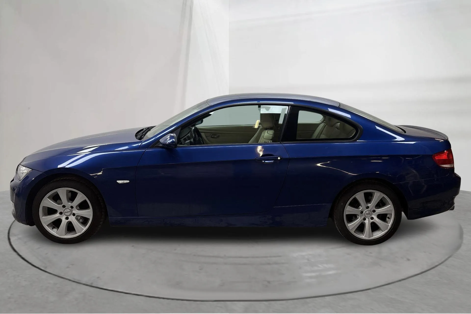 Presentation photo 2 of 13: BMW 320d Coupé, E92 (177hk) - 245 770 km - Automatic - blue - 2008