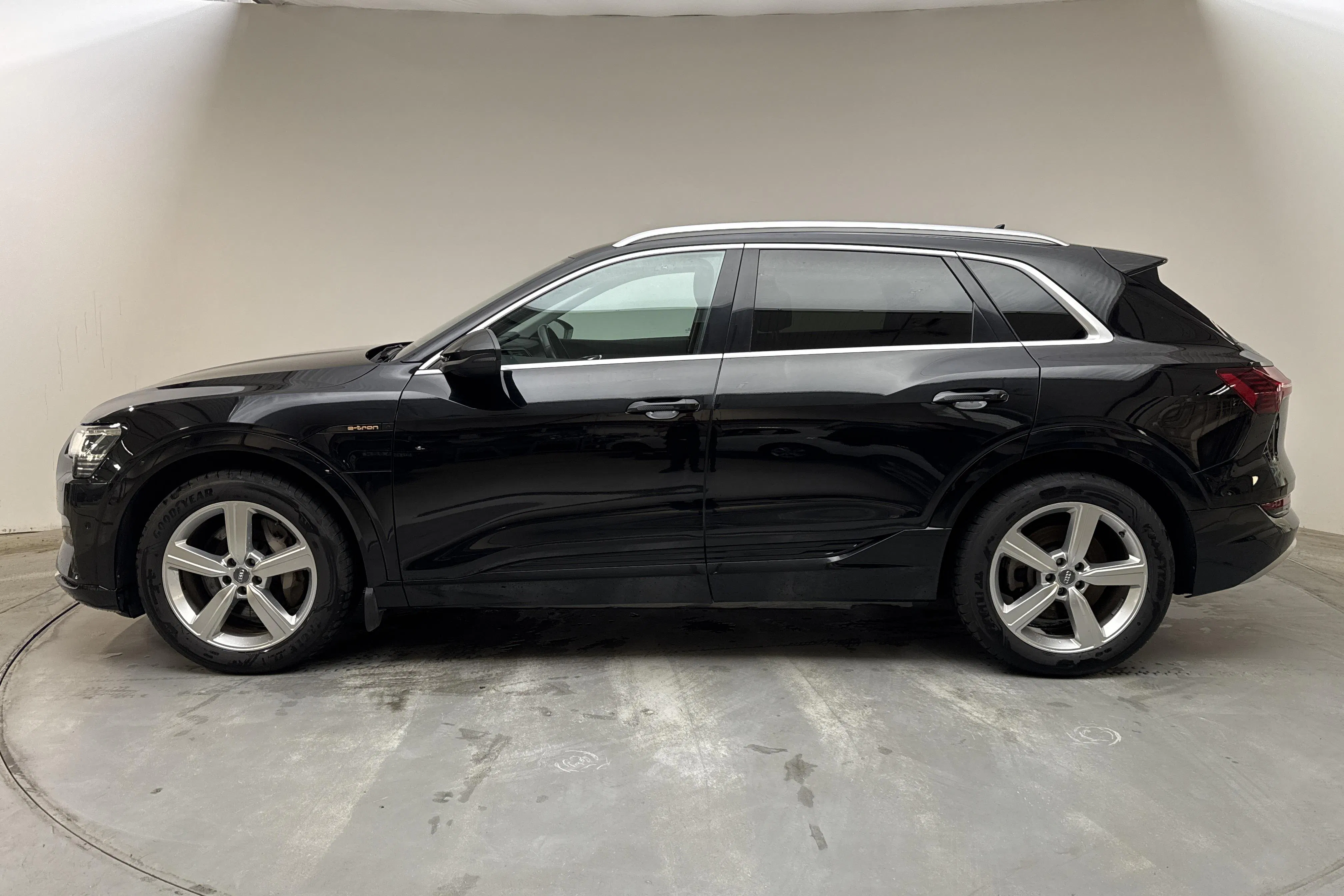 Presentationsfoto 2 av 16: Audi e-tron 50 quattro 71kWh (288hk) - 11 282 mil - Automat - svart - 2020