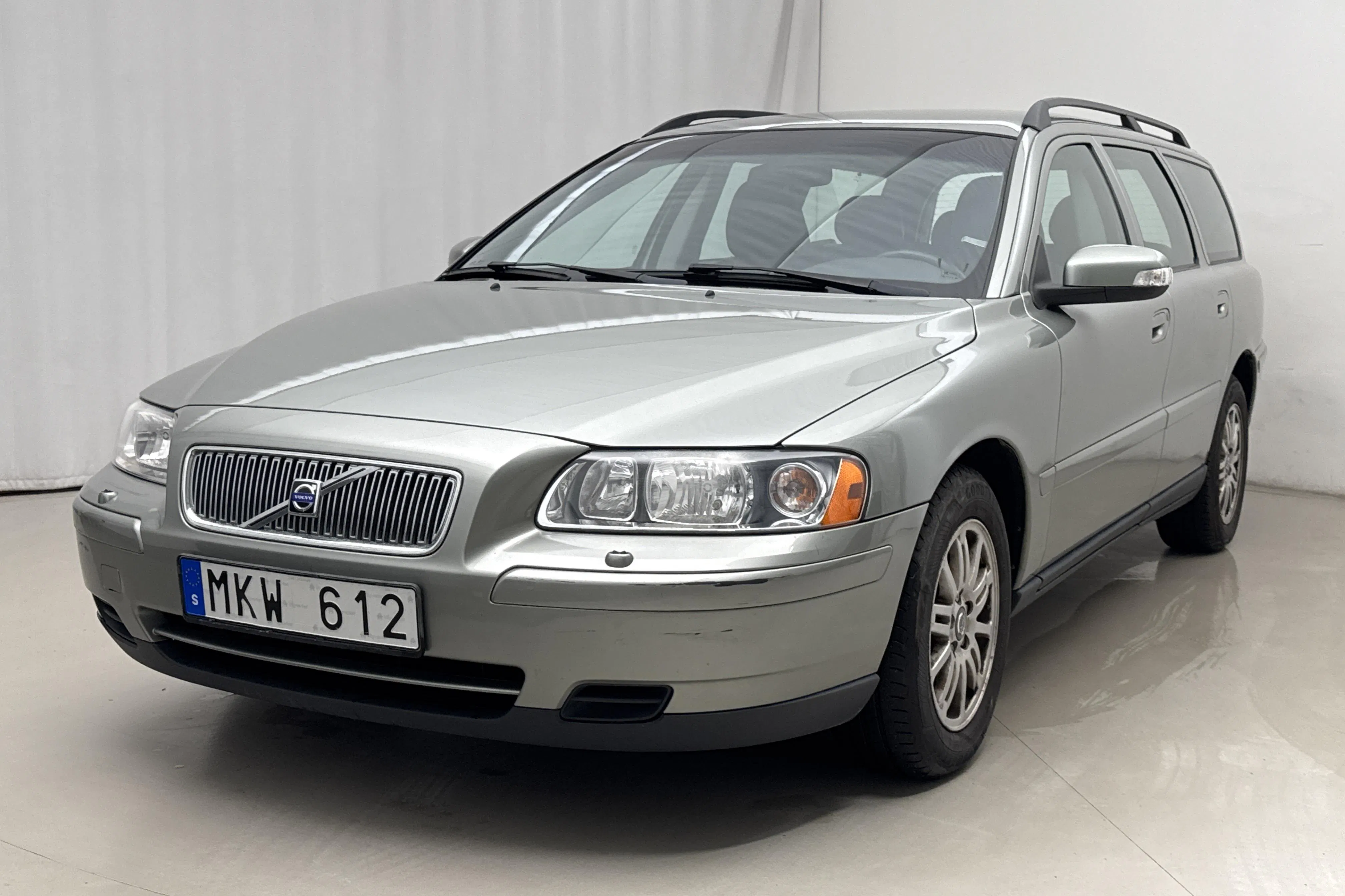 Presentationsfoto 1 av 16: Volvo V70 2.4 (170hk) - 14 704 mil - Automat - Light Green - 2007