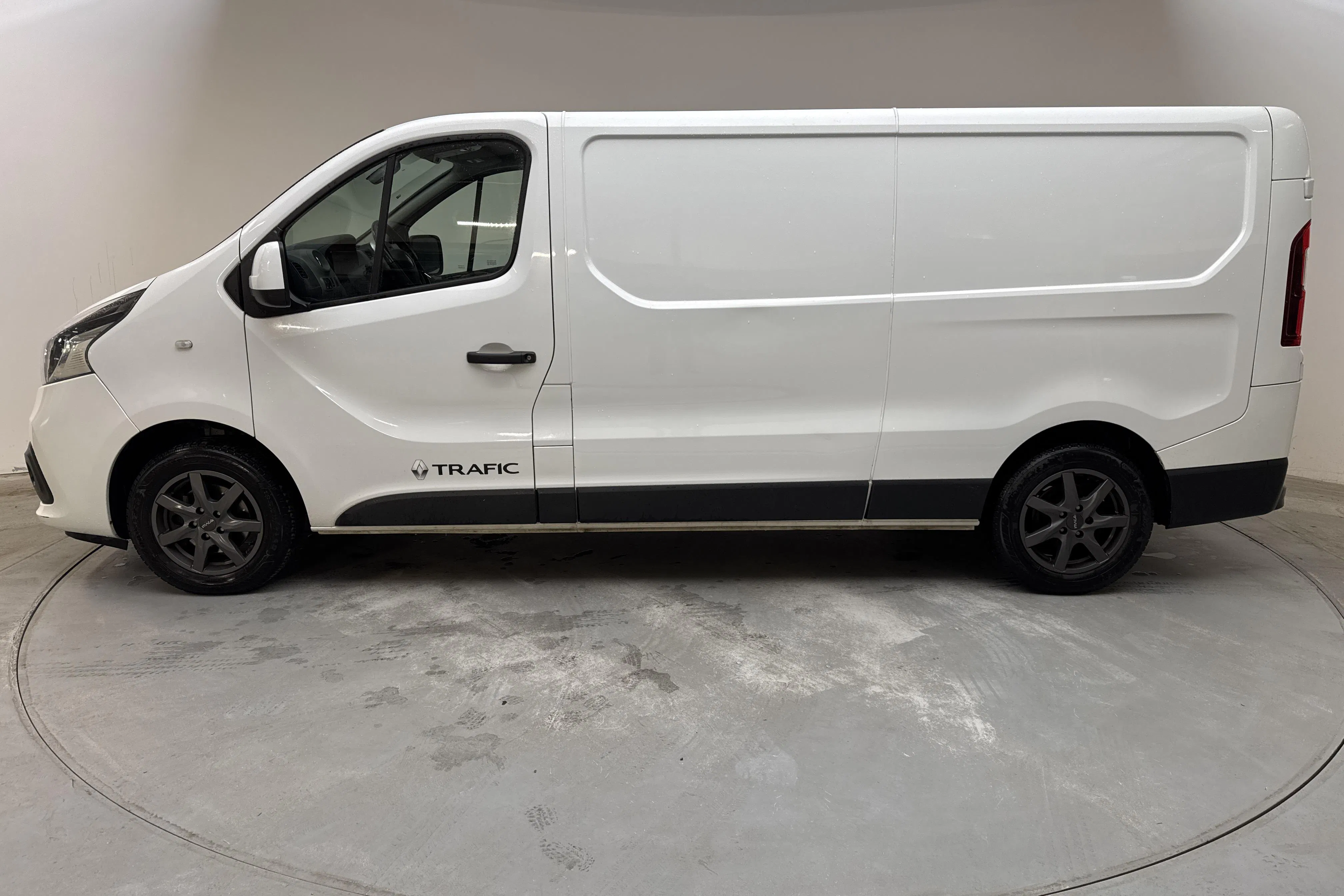 Presentation photo 2 of 13: Renault Trafic 1.6 dCi Skåp (125hk) - 158 490 km - Manual - white - 2018