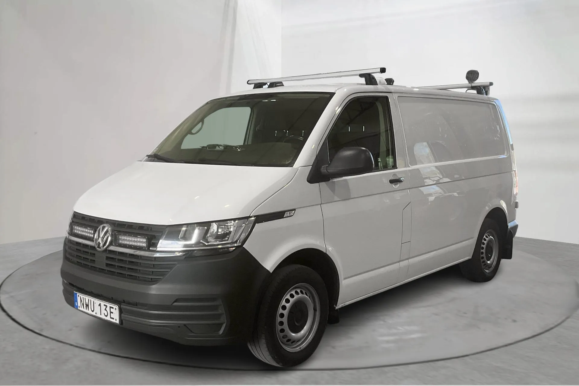 Presentationsfoto 1 av 15: VW Transporter T6 2.0 TDI BMT Skåp 4MOTION (150hk) - 16 339 mil - Manuell - vit - 2020