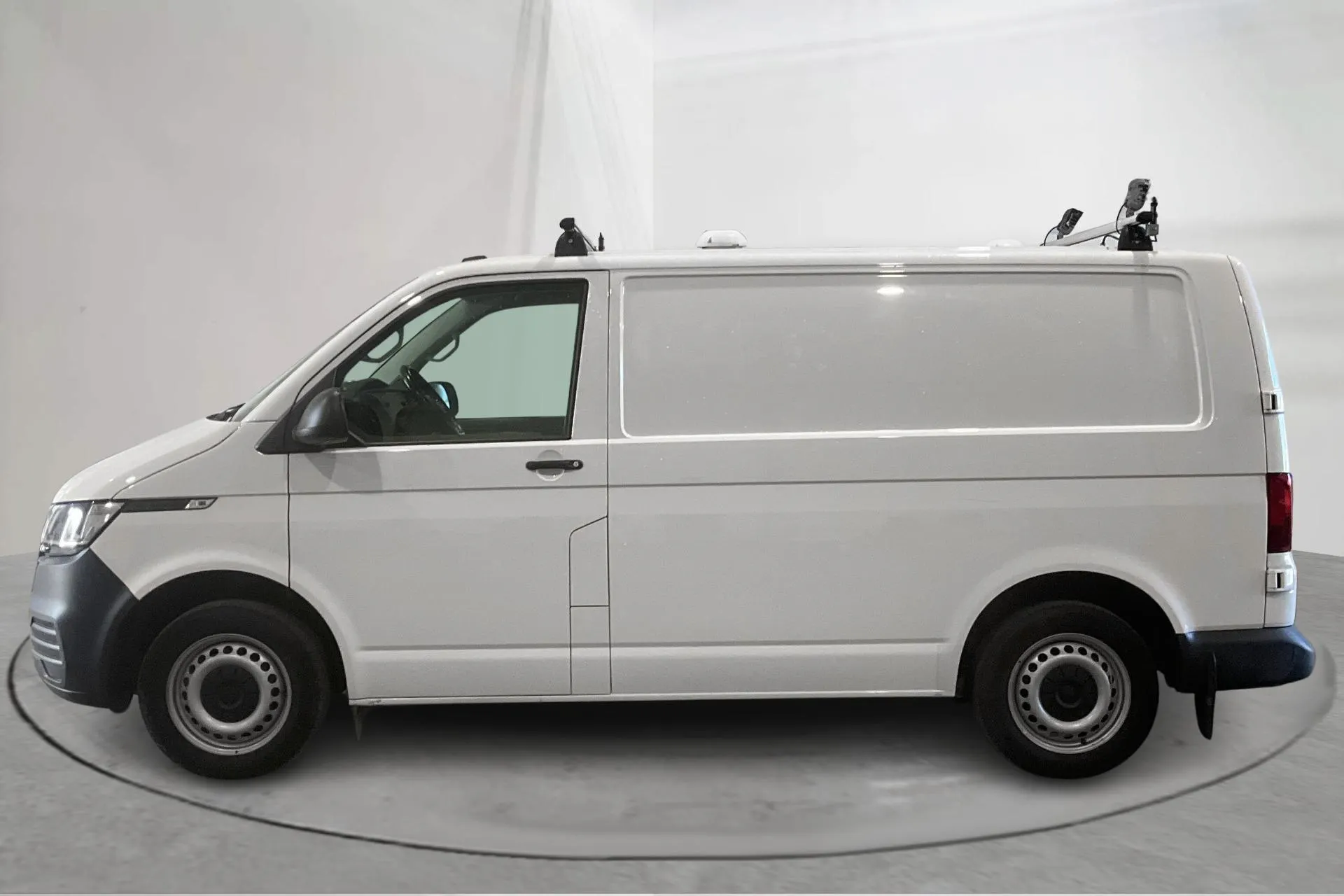 Presentationsfoto 2 av 15: VW Transporter T6 2.0 TDI BMT Skåp 4MOTION (150hk) - 16 339 mil - Manuell - vit - 2020