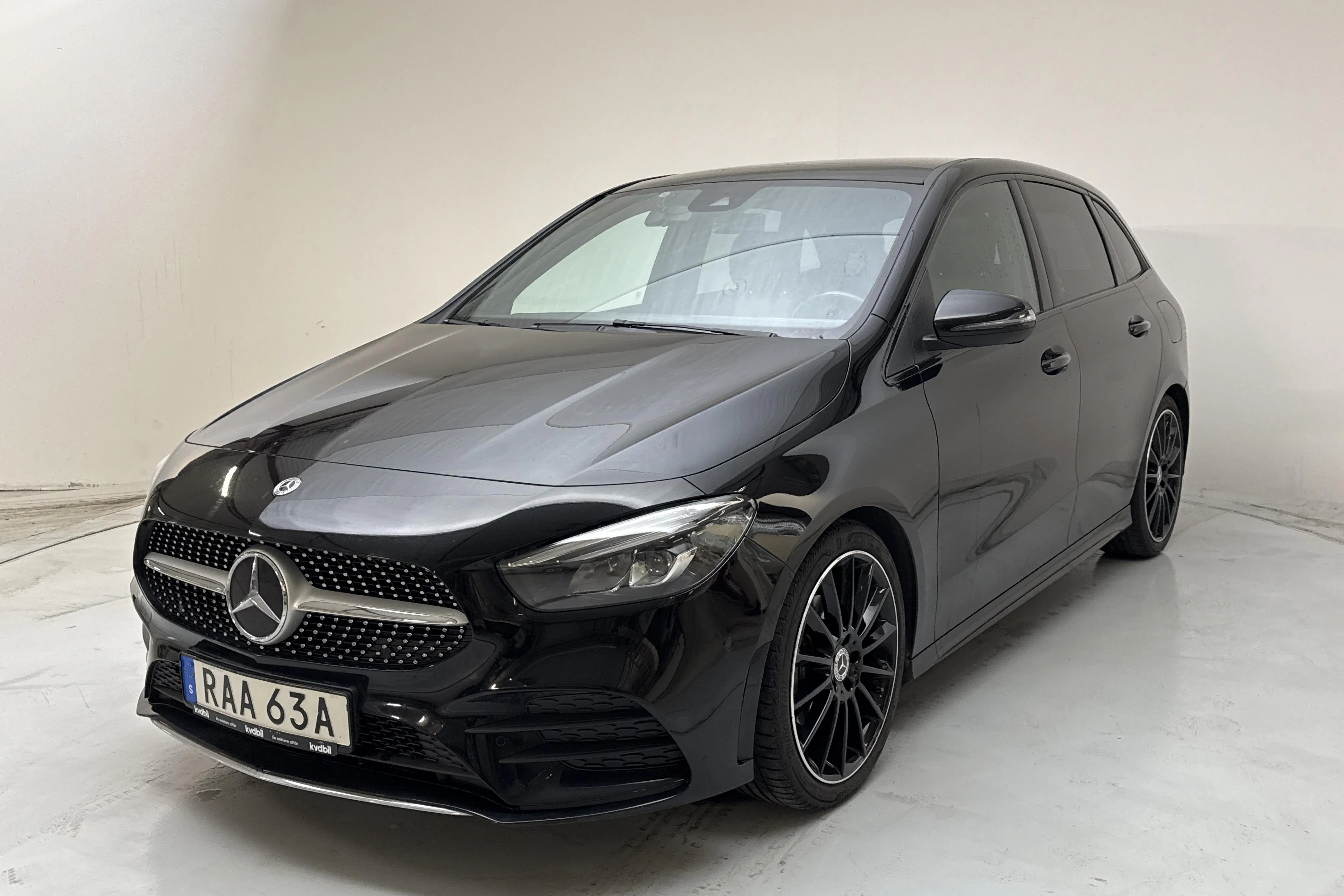 Presentation photo 1 of 15: Mercedes B 200 W247 (163hk) - 158 930 km - Manual - black - 2023