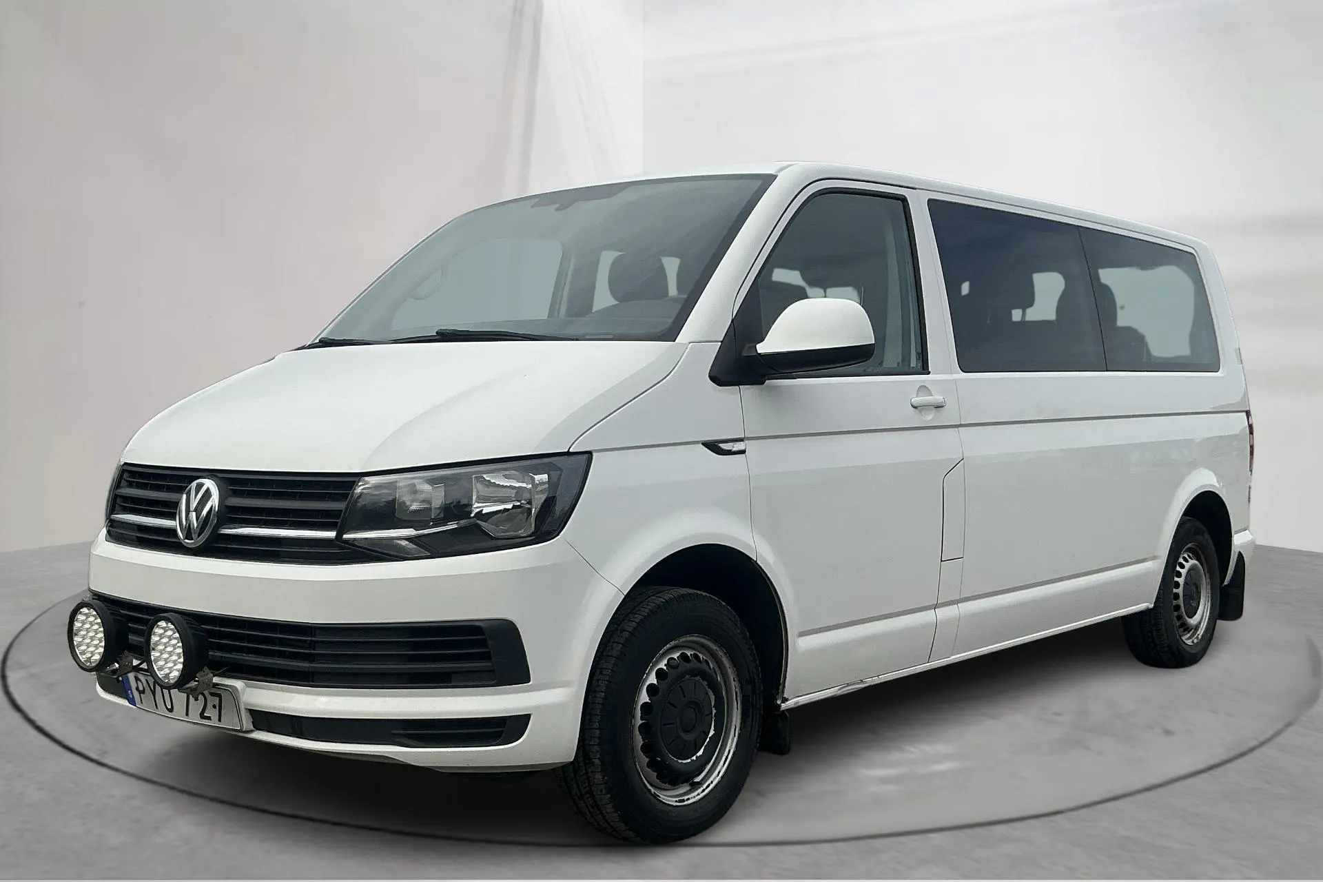 Presentationsfoto 1 av 15: VW Transporter T6 2.0 TDI BMT Kombi (150hk) - 24 090 mil - Manuell - vit - 2016