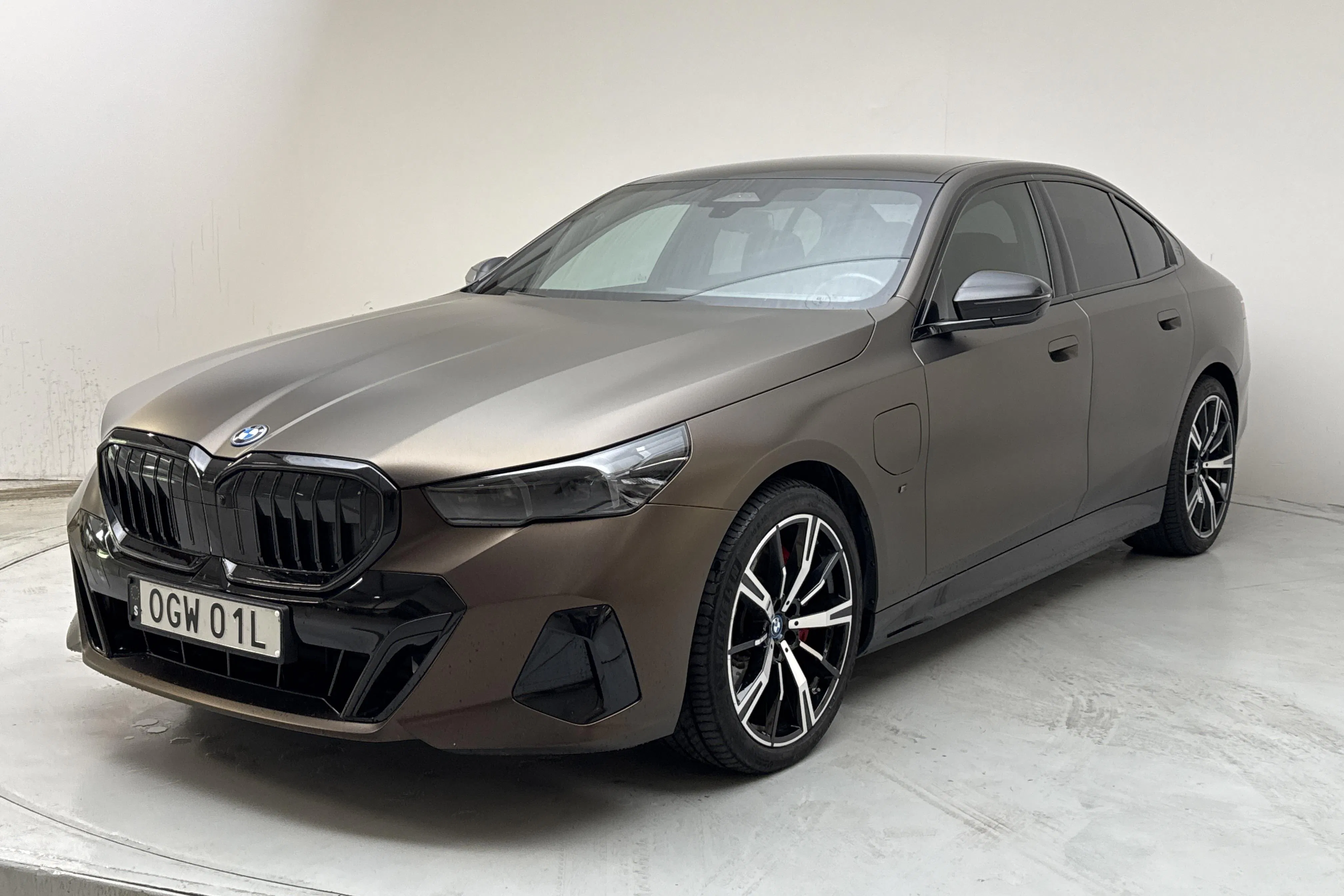 Presentation photo 1 of 21: BMW 550e xDrive Sedan, G60 (490hk) - 66 780 km - Automatic - gray - 2024