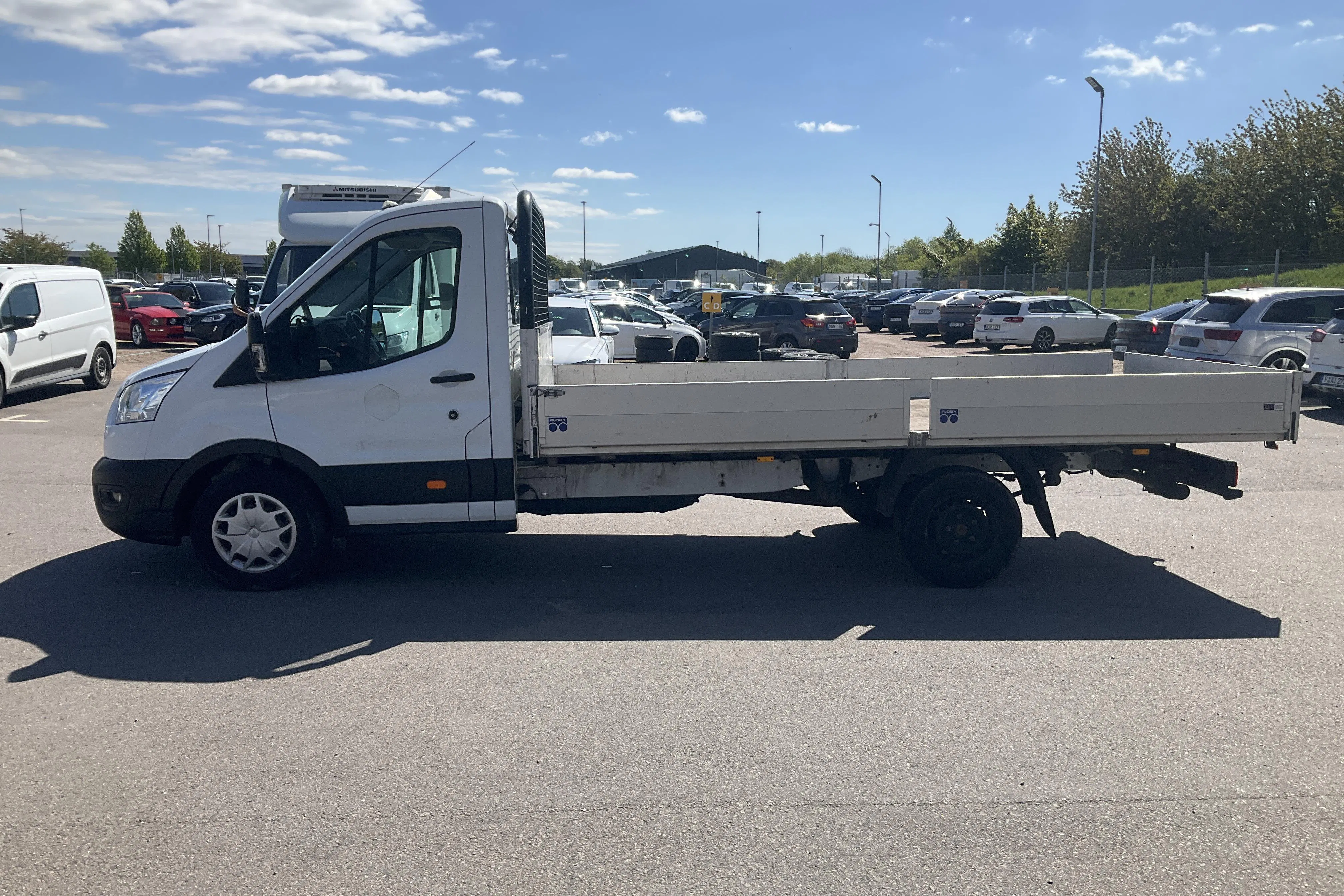 Presentationsfoto 2 av 12: Ford Transit 350 2.0 TDCi 2WD (170hk) - 14 522 mil - Automat - vit - 2021