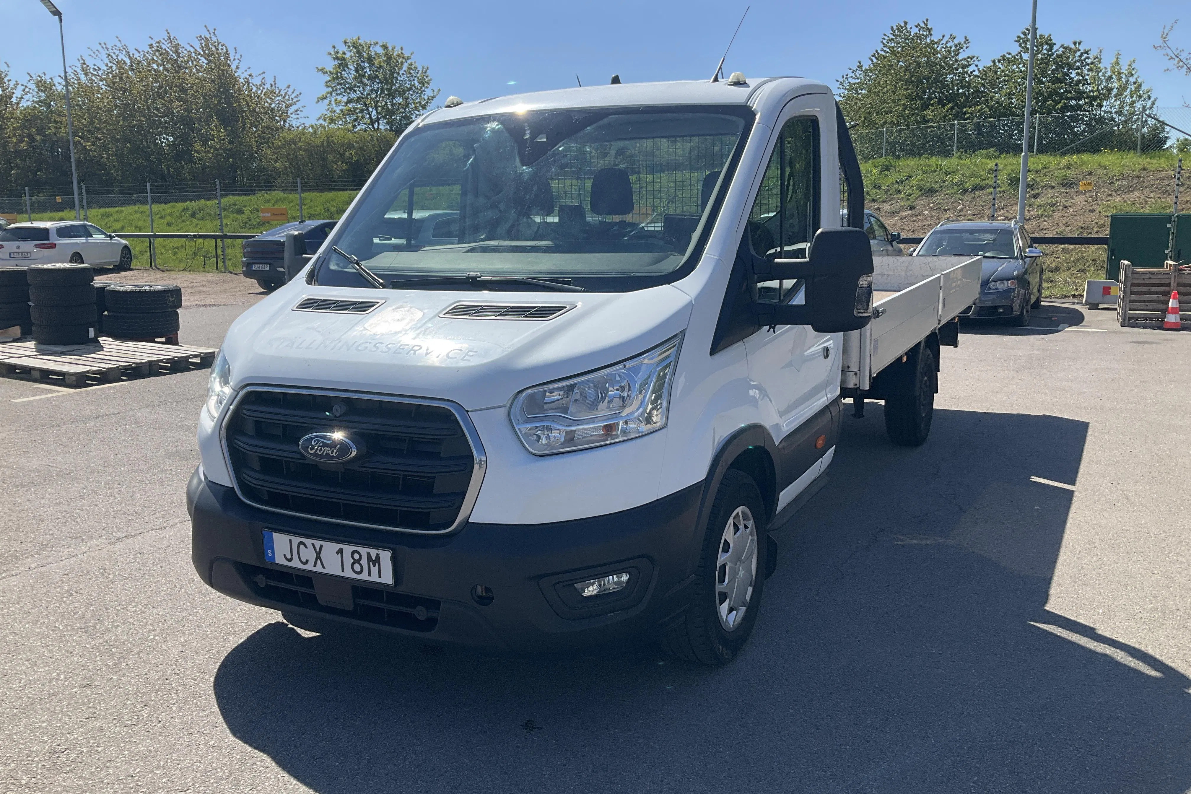 Presentationsfoto 1 av 12: Ford Transit 350 2.0 TDCi 2WD (170hk) - 14 522 mil - Automat - vit - 2021