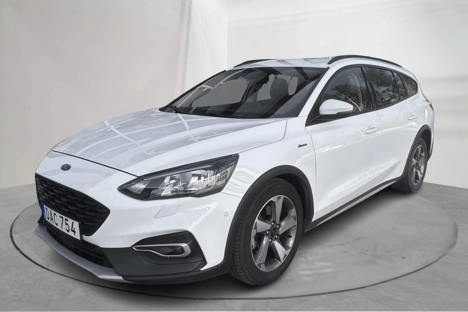 Presentationsfoto 1 av 13: Ford Focus 1.0 EcoBoost Kombi (125hk) - 8 096 mil - Automat - vit - 2020