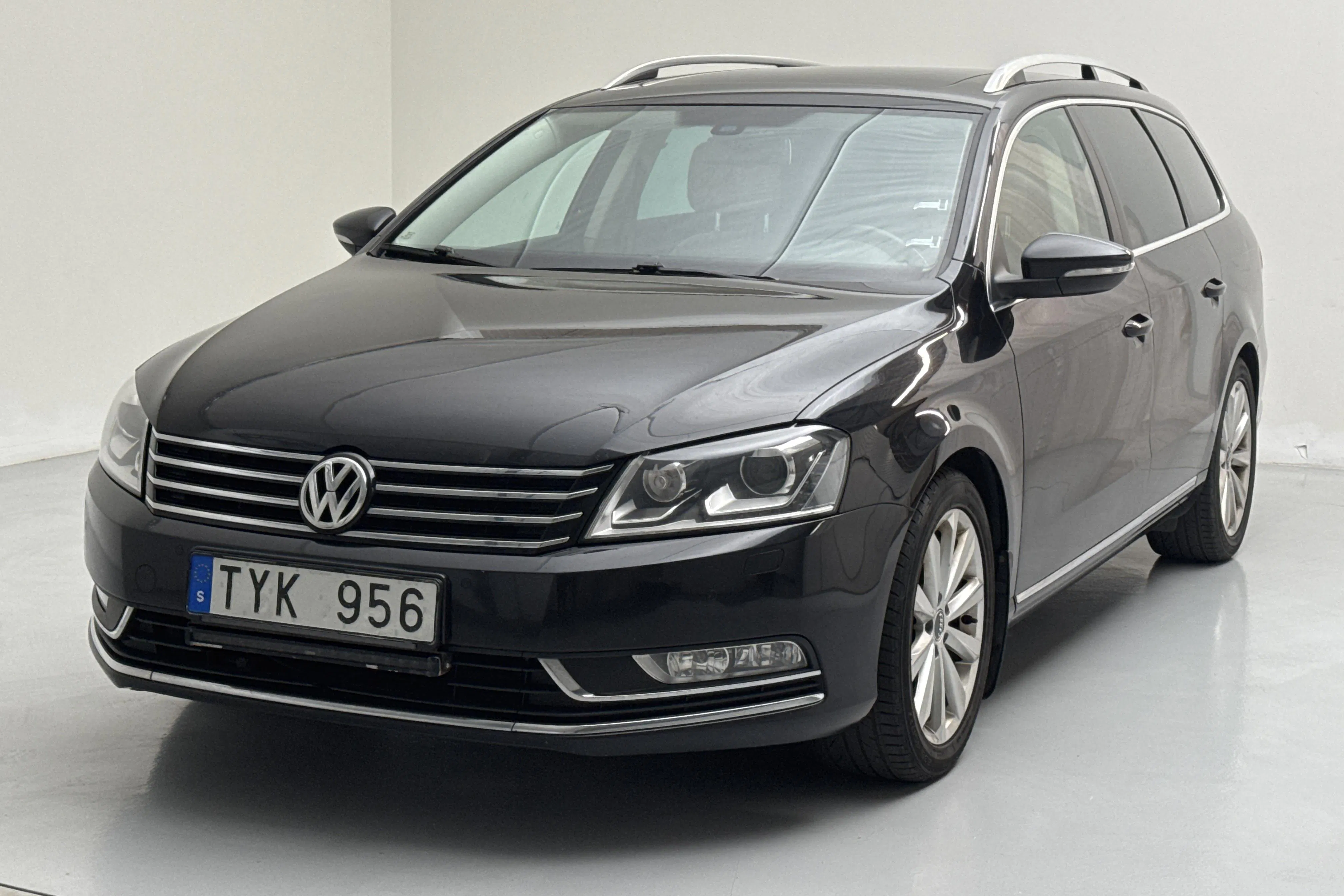 Presentationsfoto 1 av 14: VW Passat 2.0 TDI BlueMotion Technology Variant (140hk) - 21 768 mil - Manuell - svart - 2014