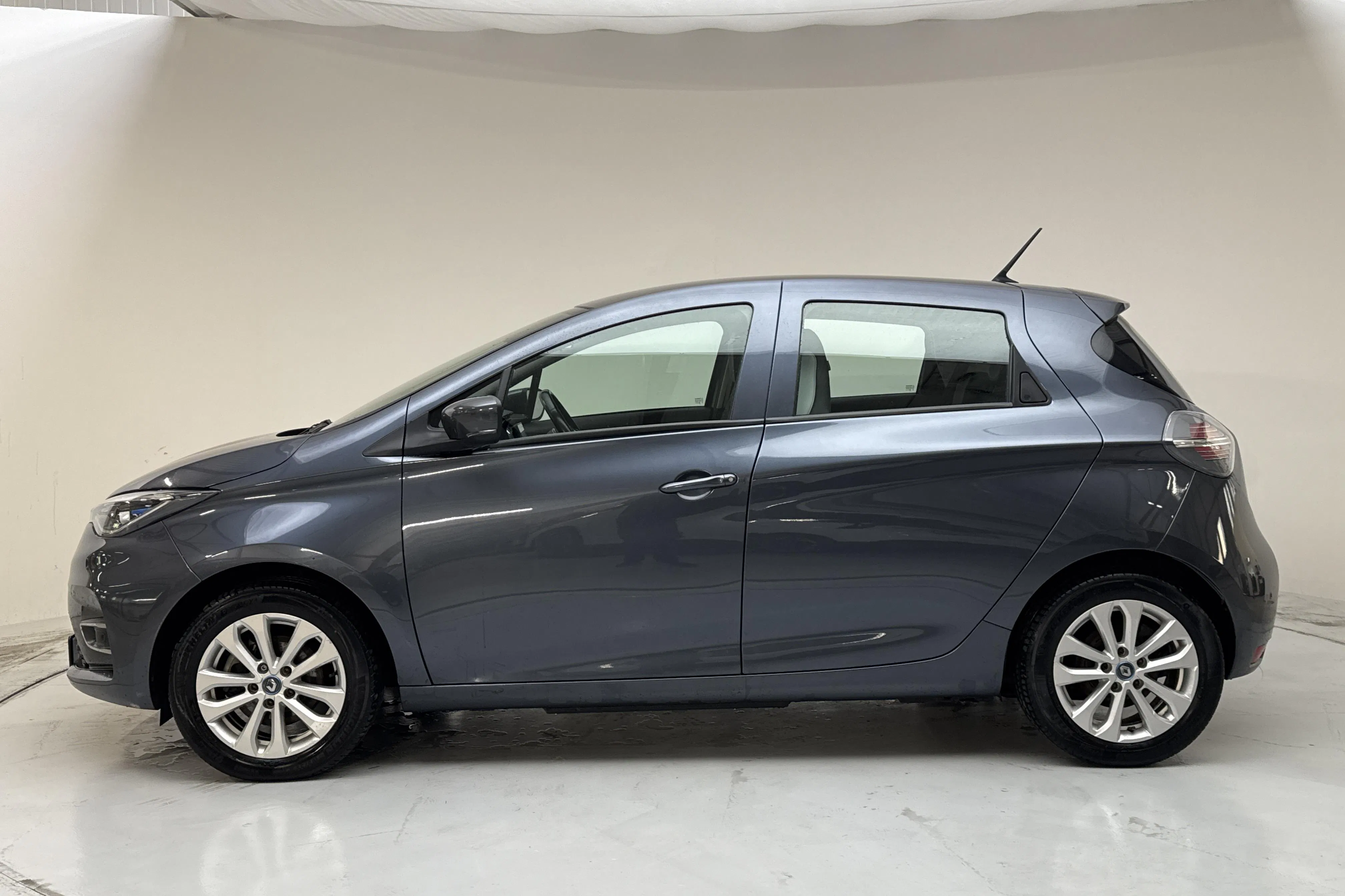 Presentationsfoto 2 av 15: Renault Zoe 52kWh R110 (108hk) - 5 651 mil - Automat - grå - 2021