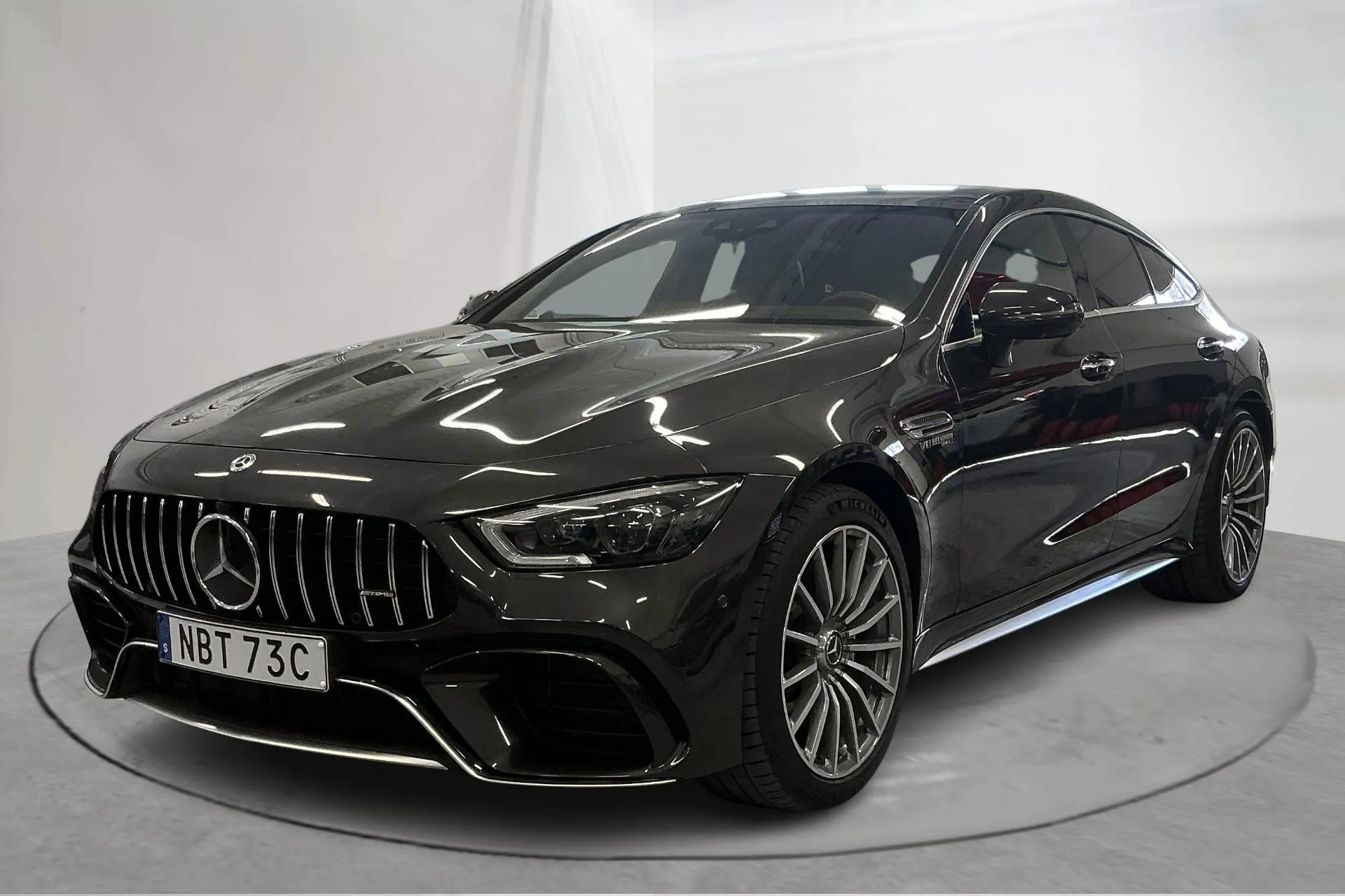 Presentationsfoto 1 av 20: Mercedes AMG GT 63 4MATIC 4dr Coupé C192 (639hk) - 3 846 mil - Automat - grå - 2020