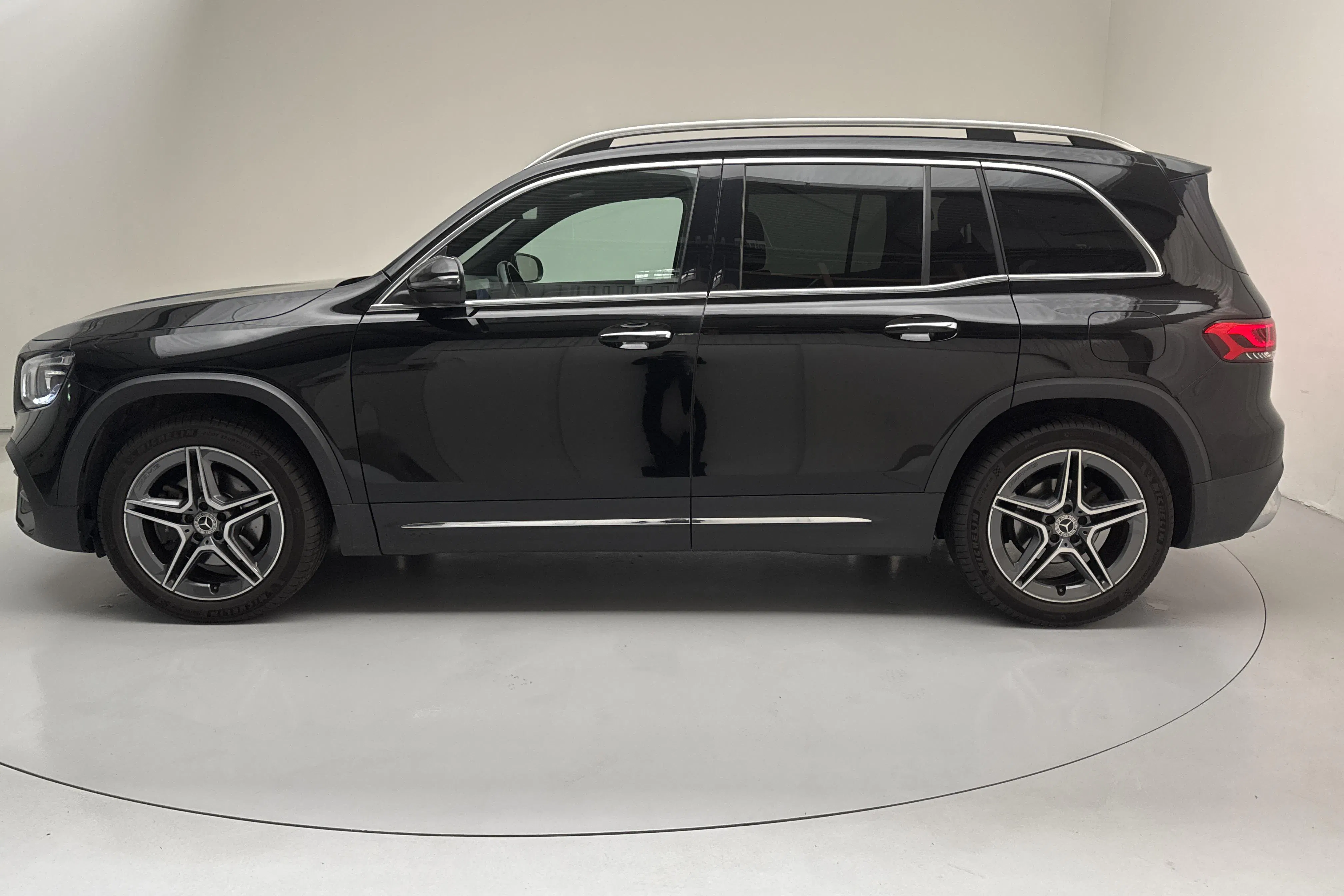 Presentationsfoto 2 av 15: Mercedes GLB 200 X247 (163hk) - 14 293 mil - Automat - svart - 2022