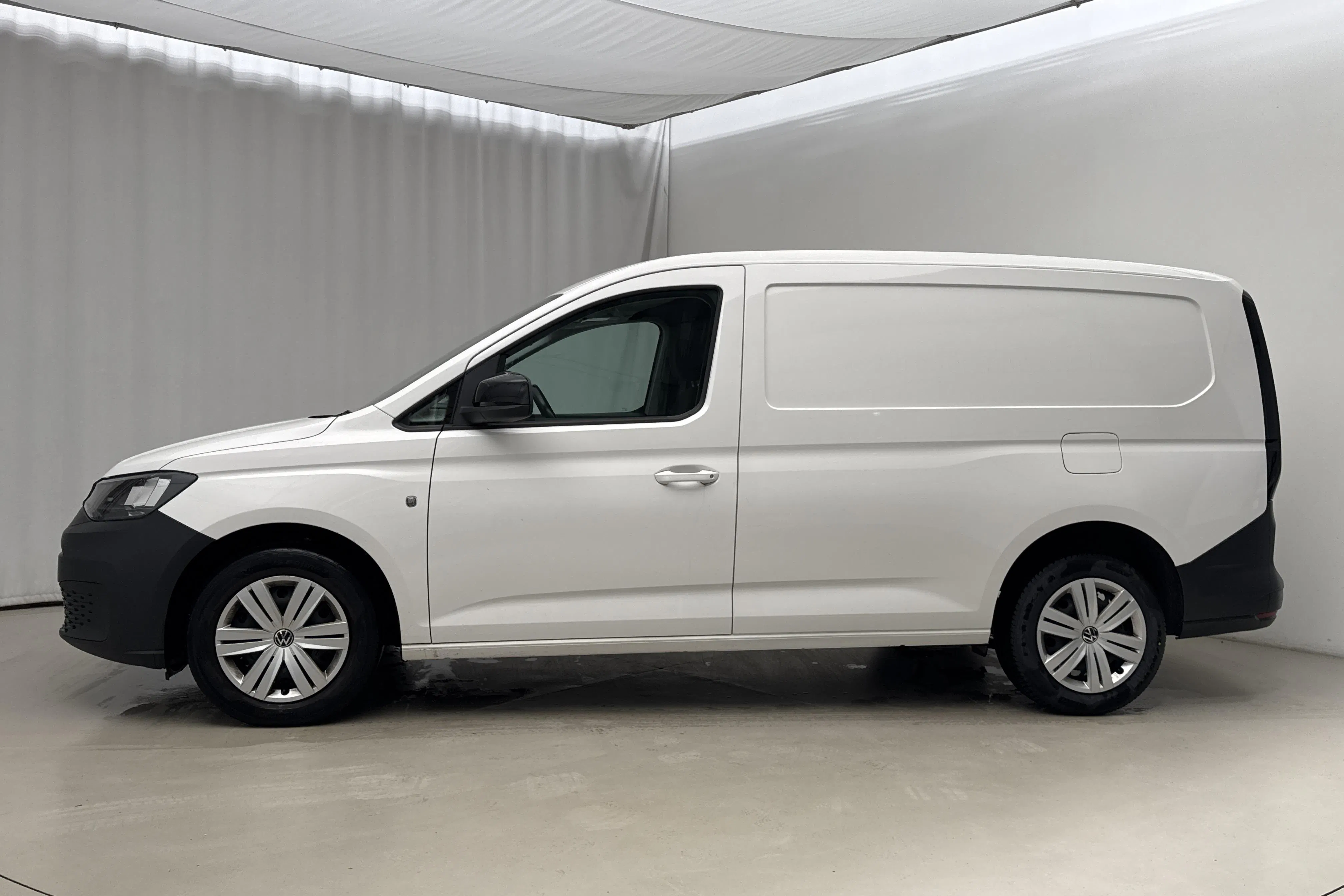Presentationsfoto 2 av 20: VW Caddy Cargo Maxi 2.0 TDI (122hk) - 8 006 mil - Automat - vit - 2021