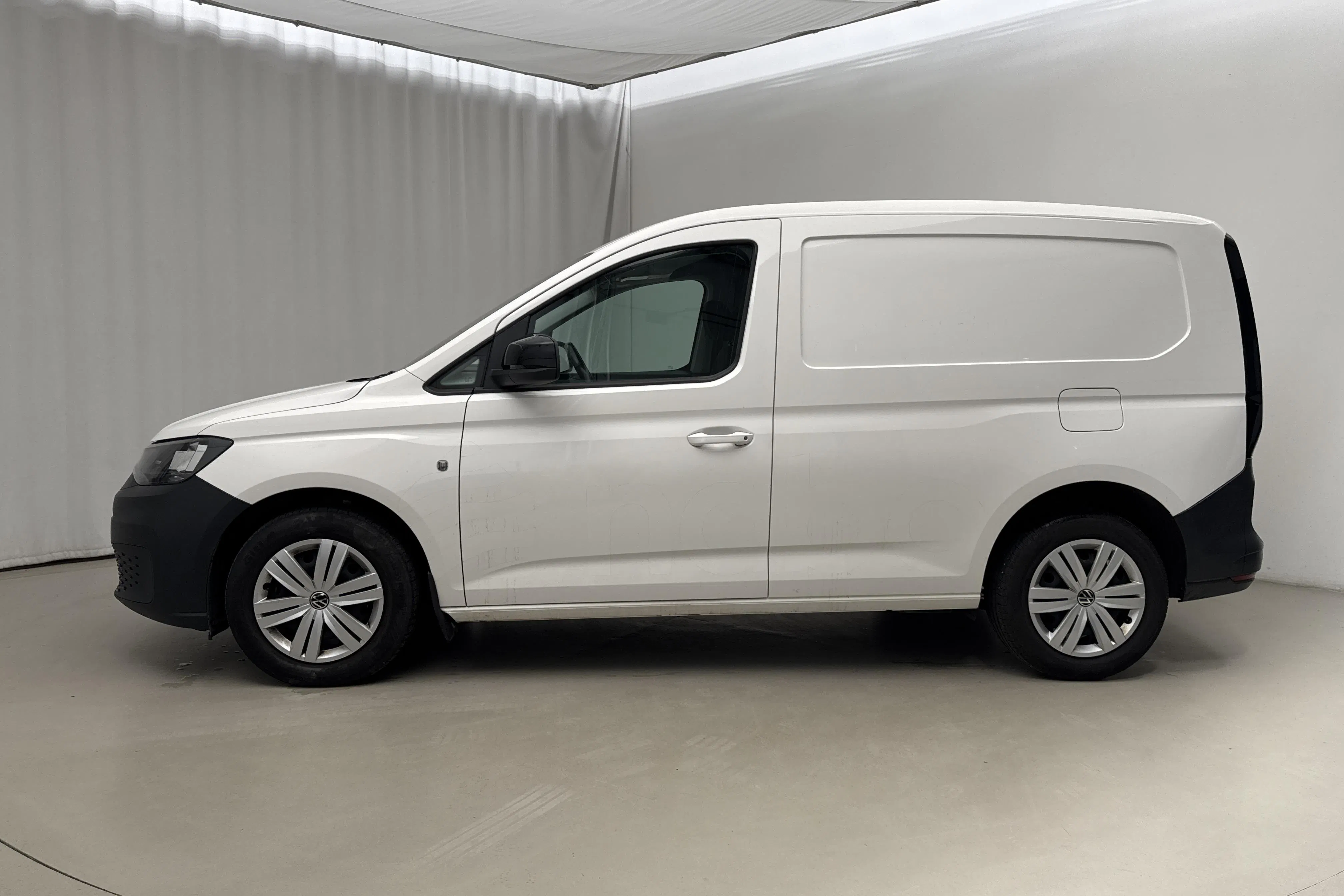 Presentationsfoto 2 av 19: VW Caddy Cargo 2.0 TDI Skåp (122hk) - 7 949 mil - Automat - vit - 2023
