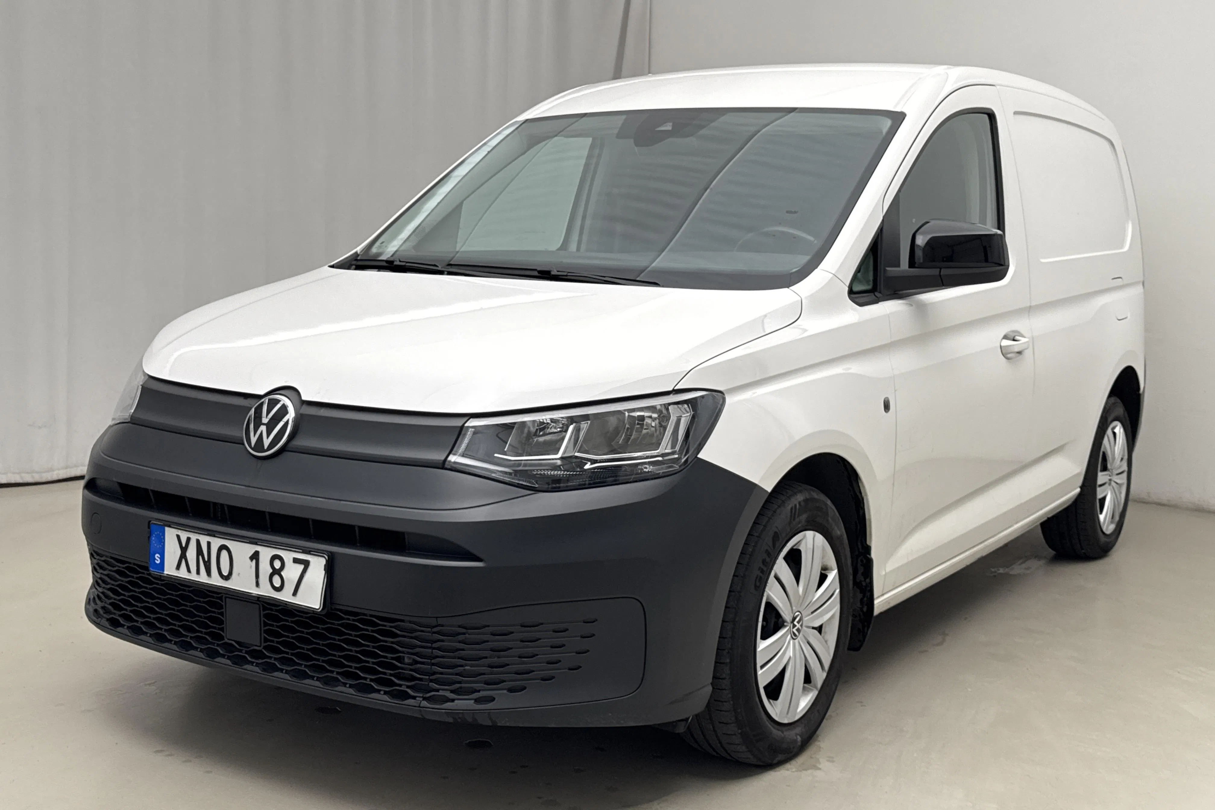 Presentationsfoto 1 av 19: VW Caddy Cargo 2.0 TDI Skåp (122hk) - 7 949 mil - Automat - vit - 2023